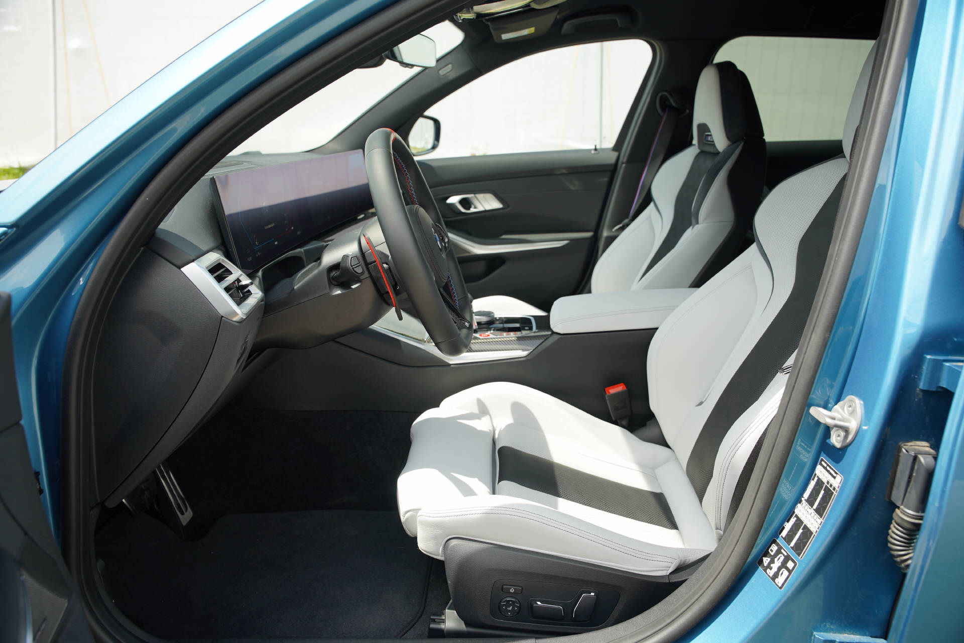 BMW M3 Touring xDrive Competition M LCI Maledivenblau-image-7