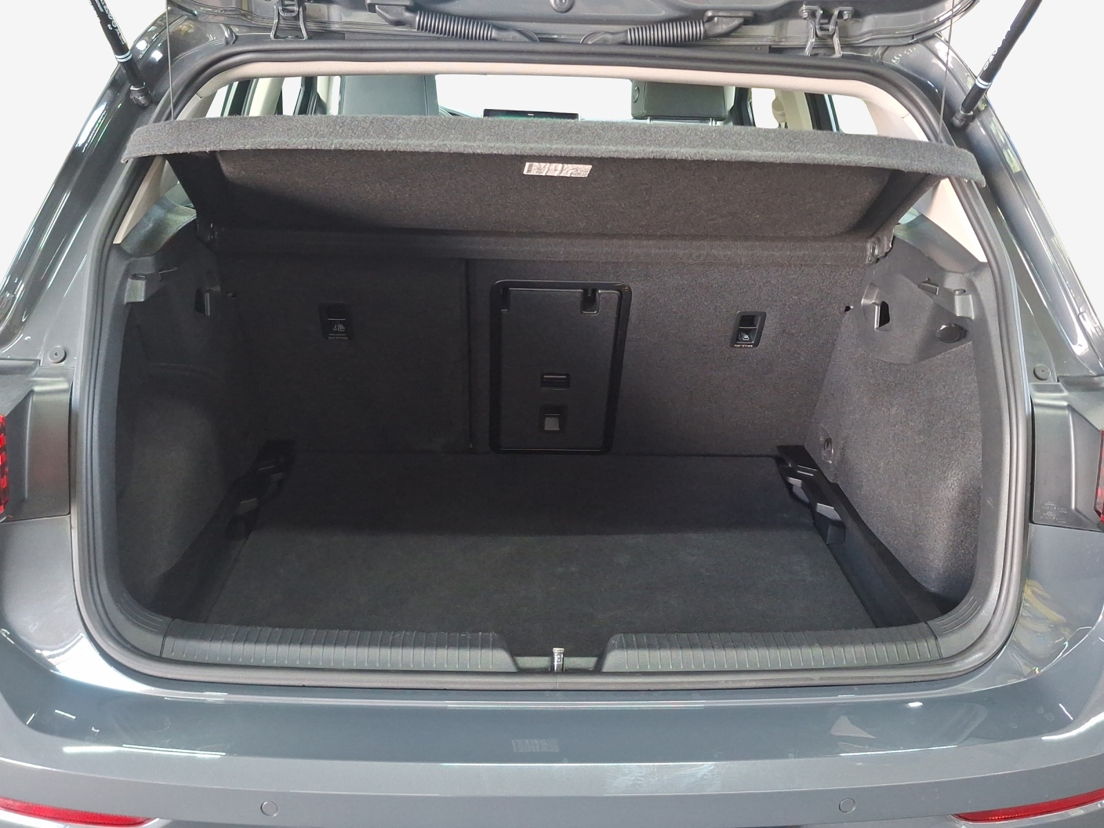 VW Golf 1.5 e TSI mHEV Style DSG-image-12