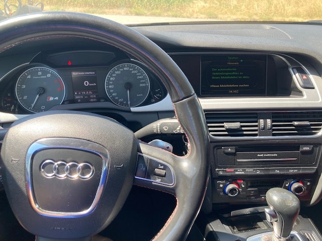 AUDI S4 Avant 3.0 TFSI quattro S-tronic-image-13