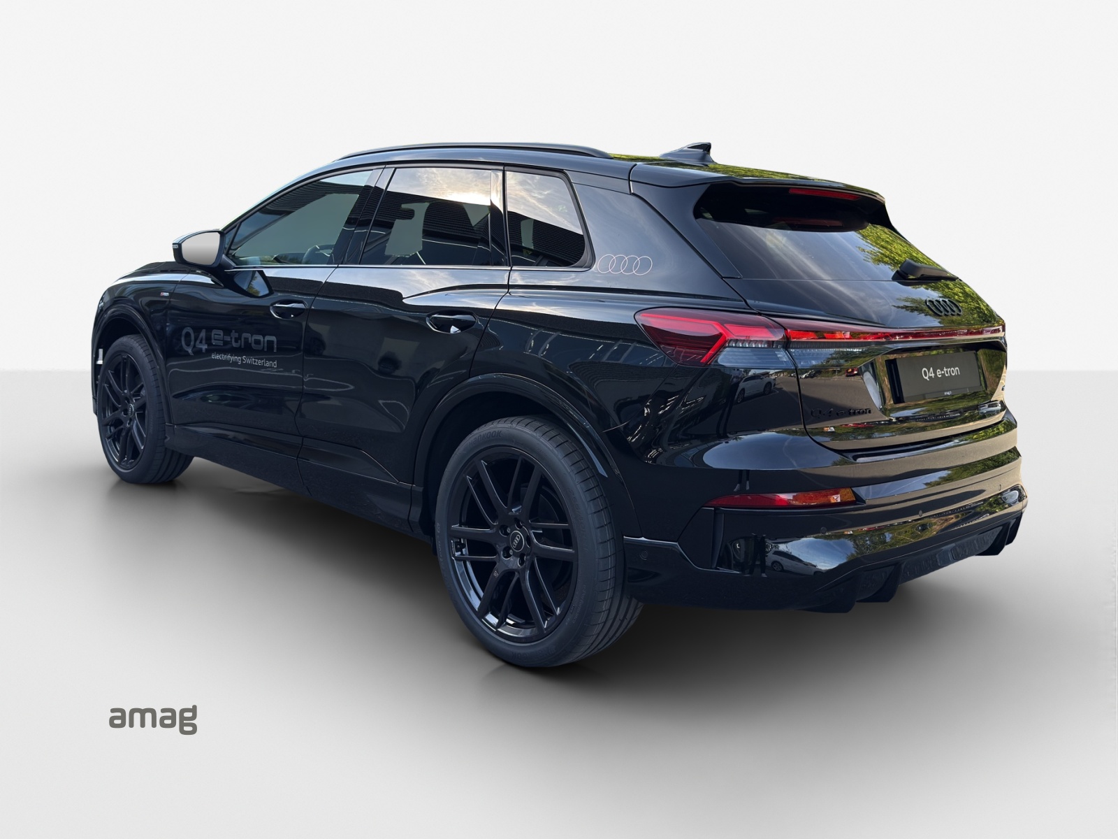 AUDI Q4 e-tron SUV quattro performance-showroom-element-2
