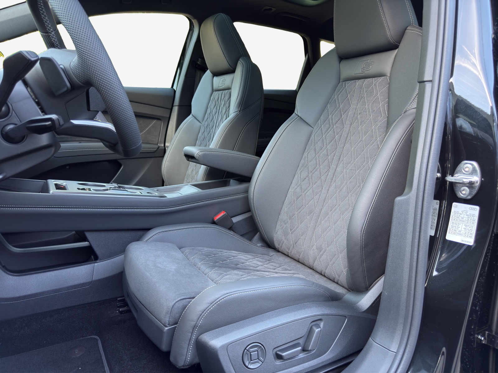 AUDI Q4 e-tron SUV quattro performance-image-7
