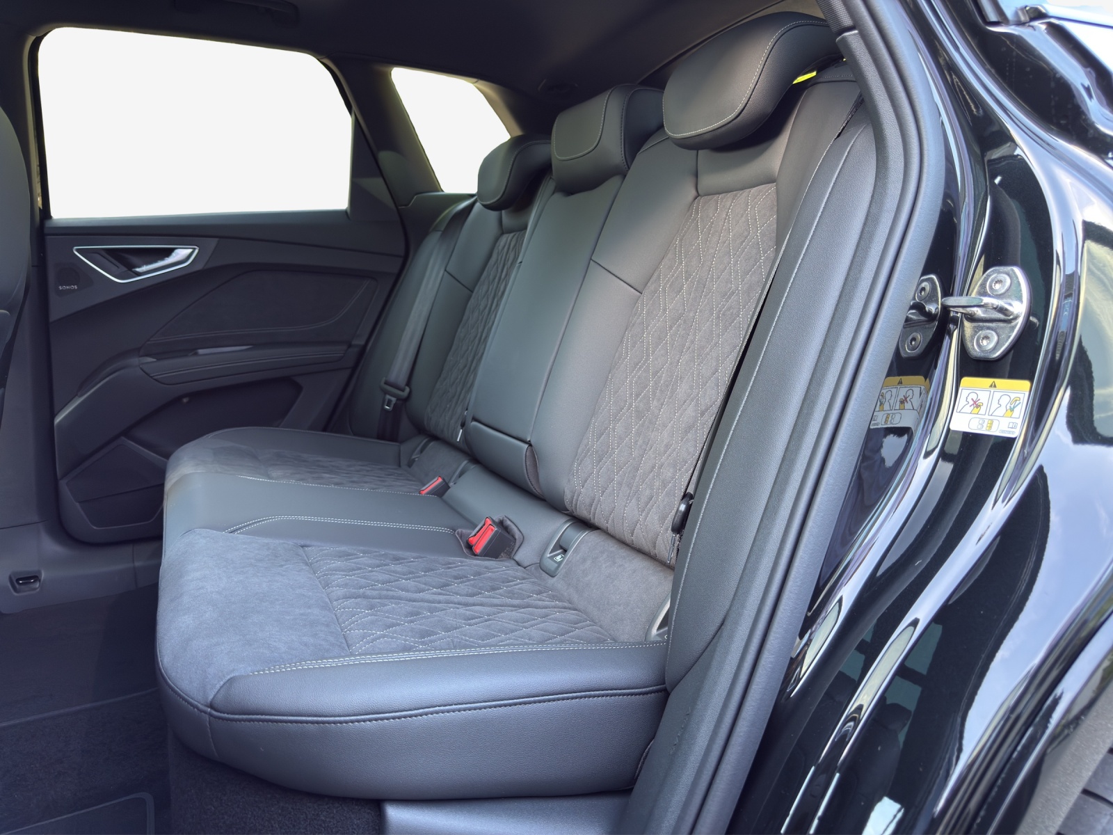 AUDI Q4 e-tron SUV quattro performance-image-11