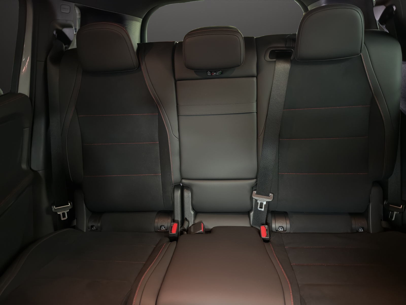 MERCEDES-BENZ GLB 350 4MATIC with EQ Technology-image-14
