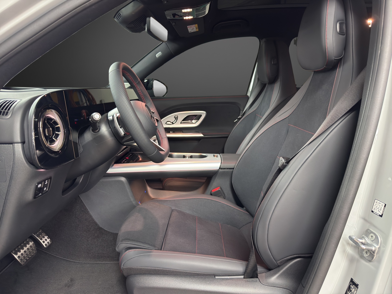 MERCEDES-BENZ GLB 350 4MATIC with EQ Technology-image-9