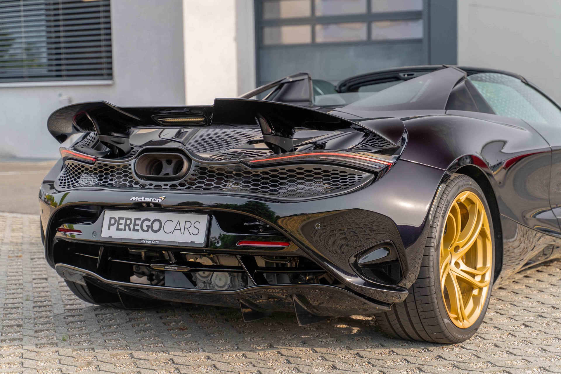 McLAREN 750S-image-15