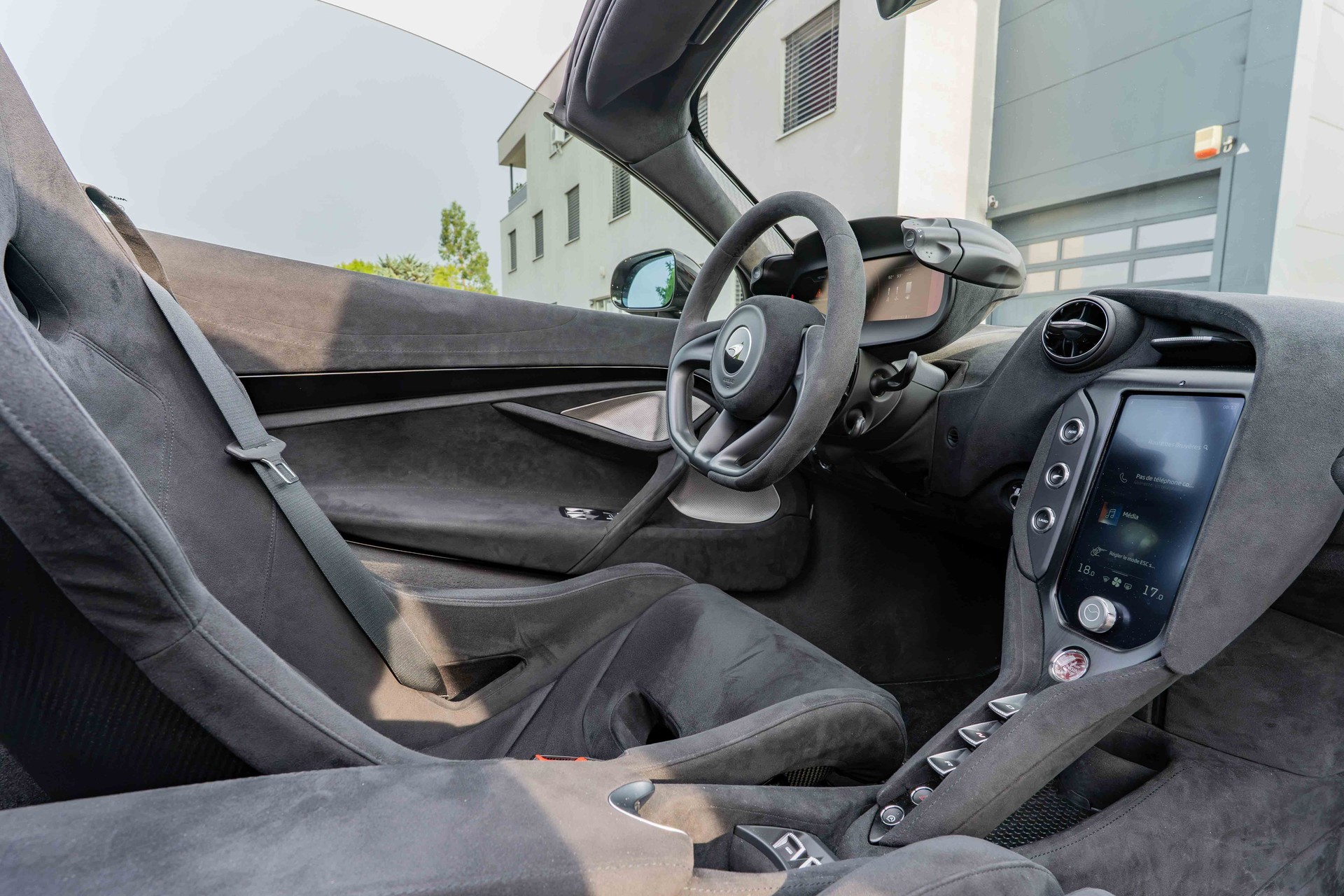 McLAREN 750S-image-12