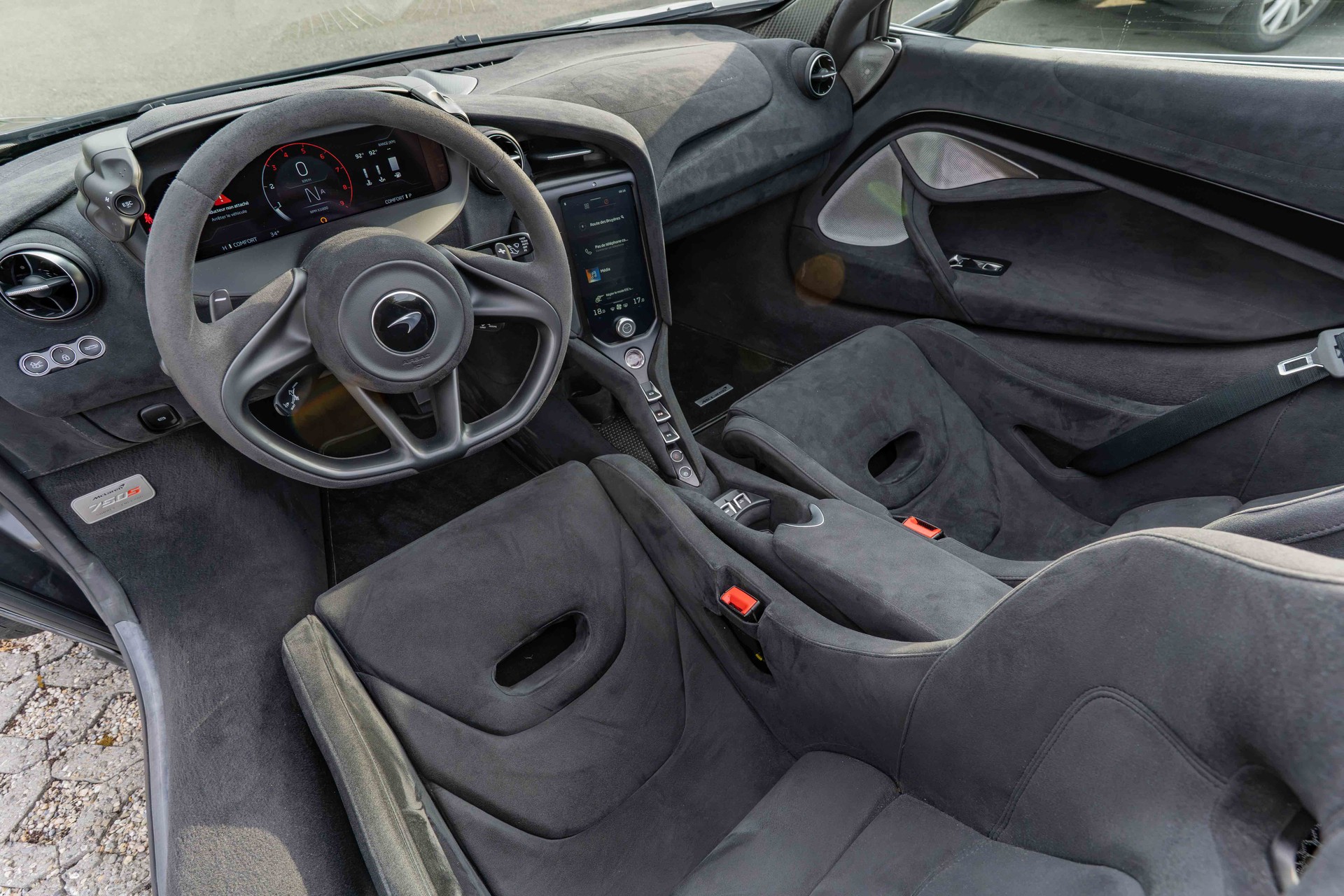 McLAREN 750S-image-8