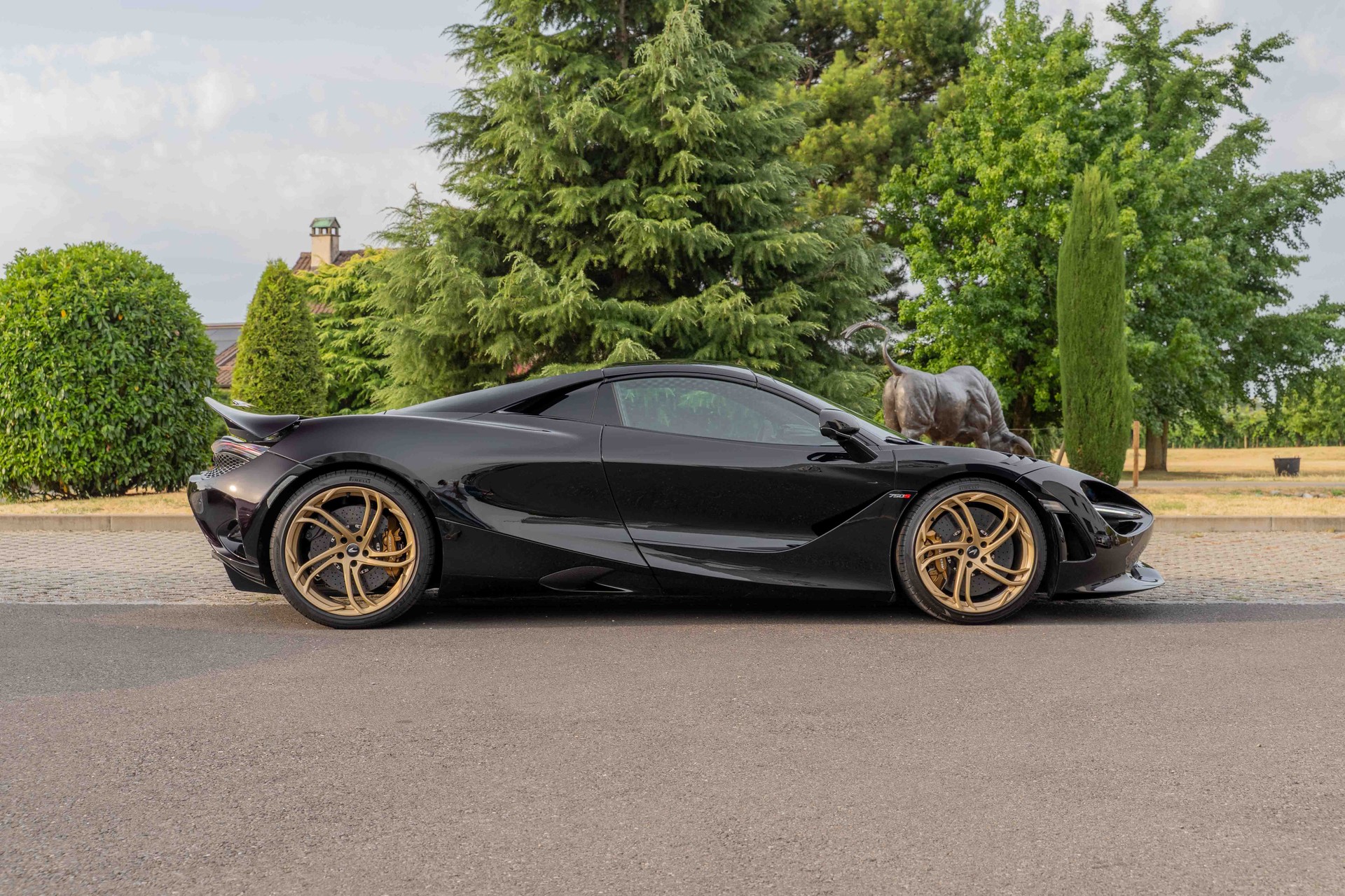 McLAREN 750S-image-4