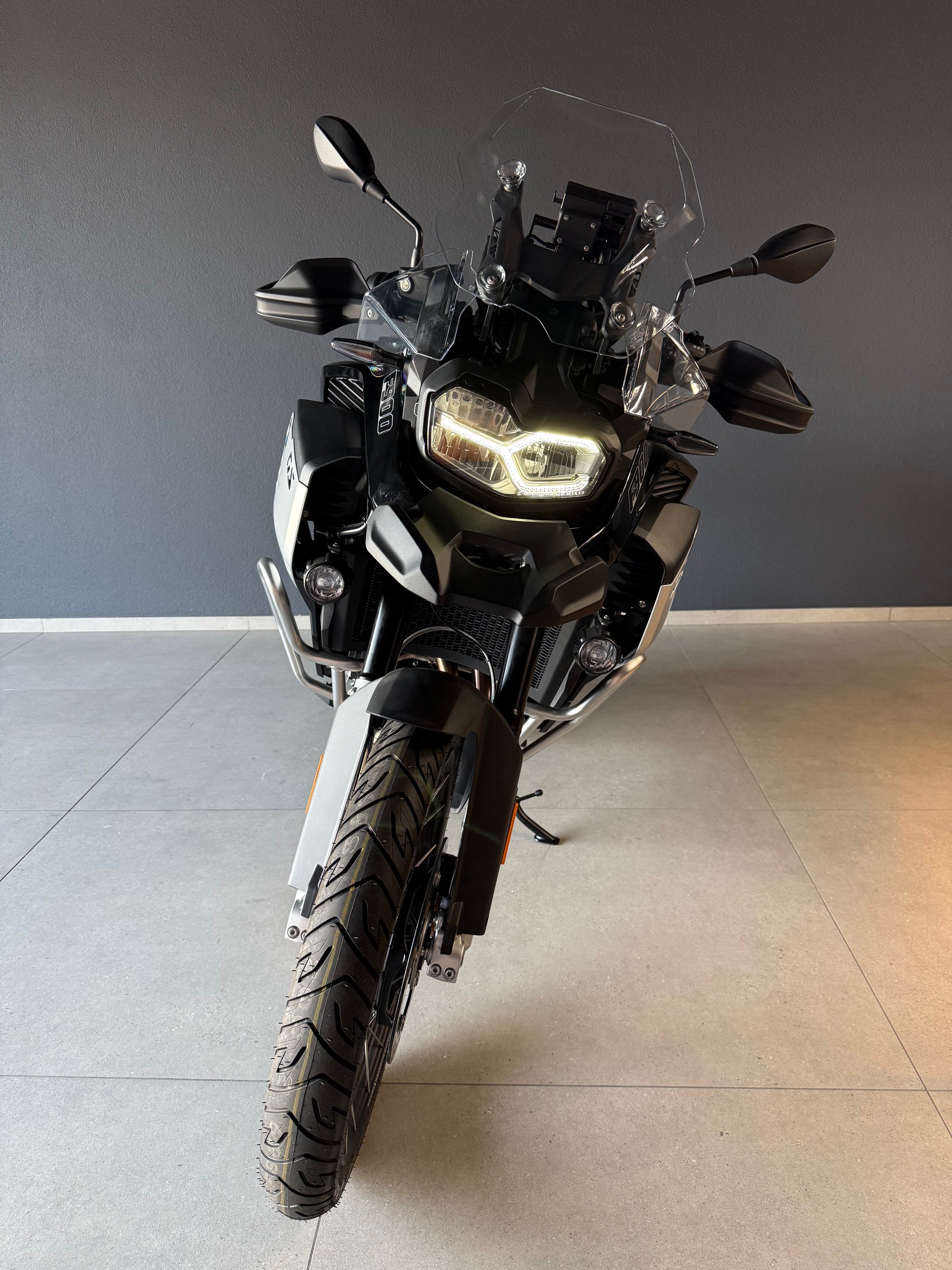 BMW F 900 GS Adventure-showroom-element-2