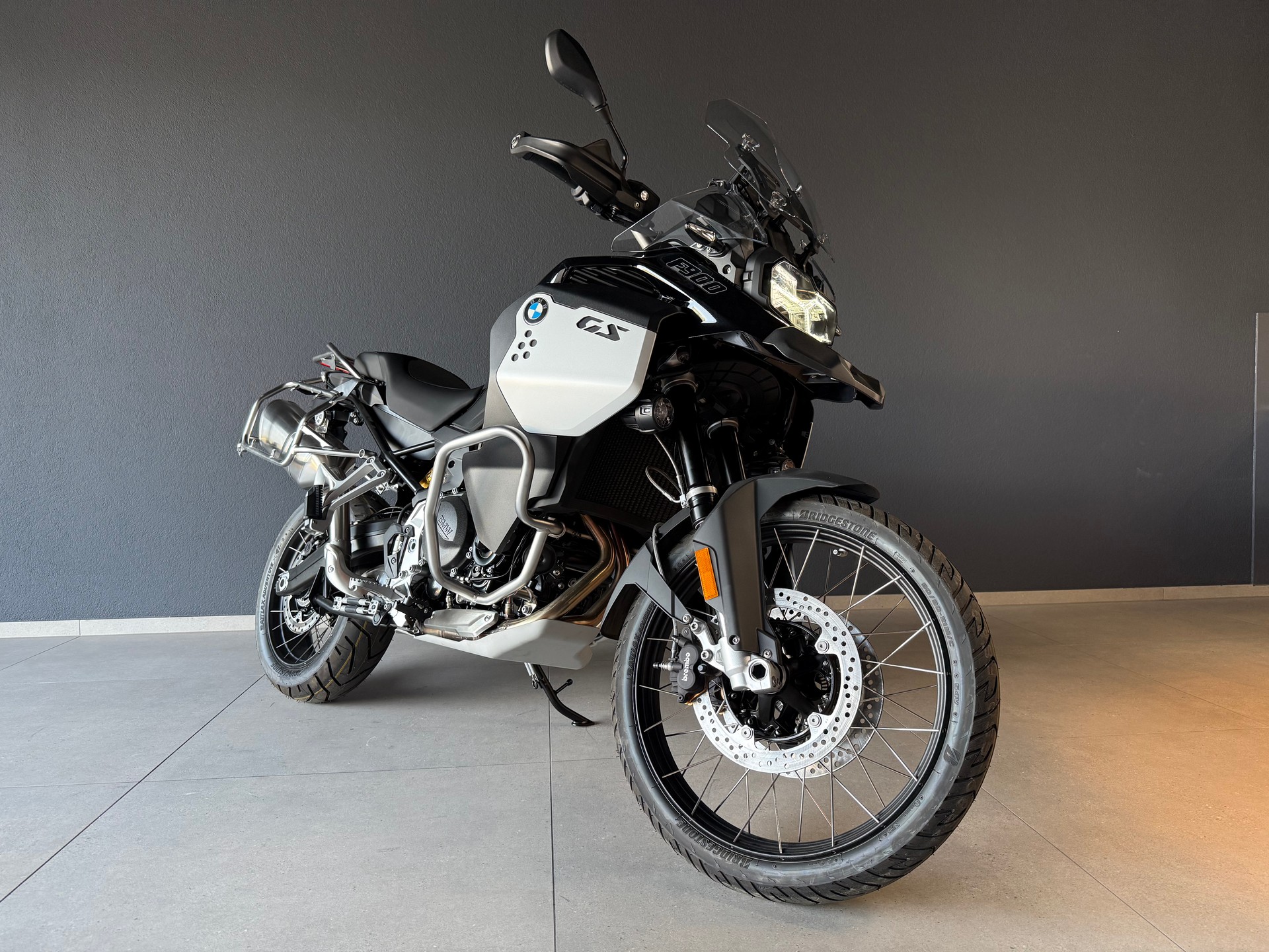 BMW F 900 GS Adventure-showroom-element-3