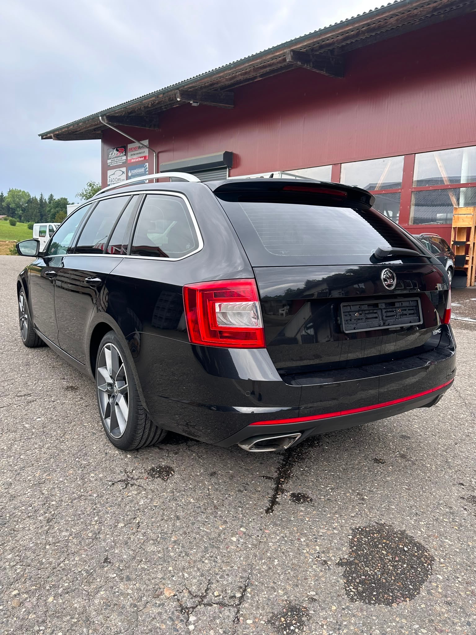 SKODA Octavia Combi 2.0 TSI RS-image-3