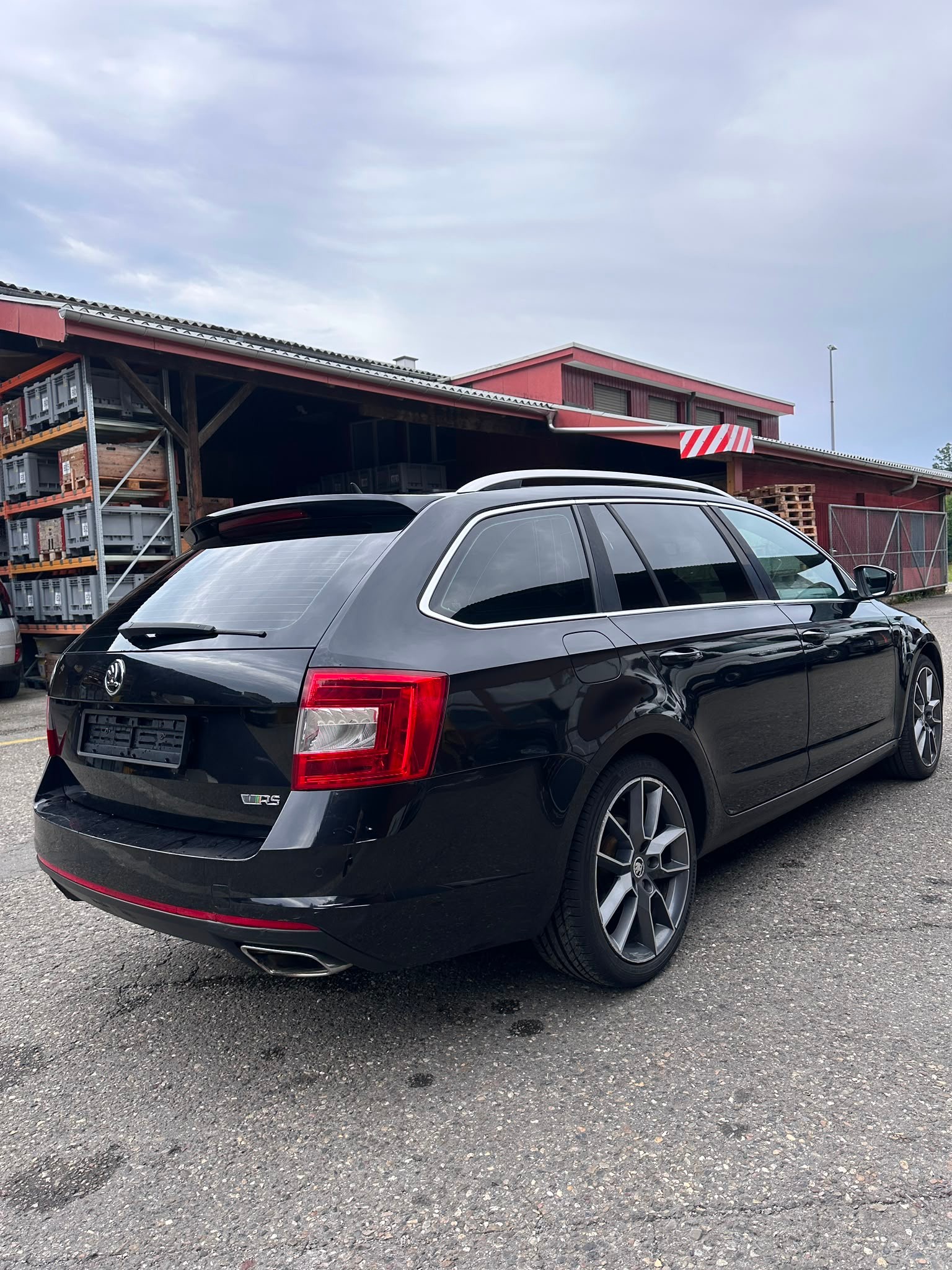 SKODA Octavia Combi 2.0 TSI RS-image-2