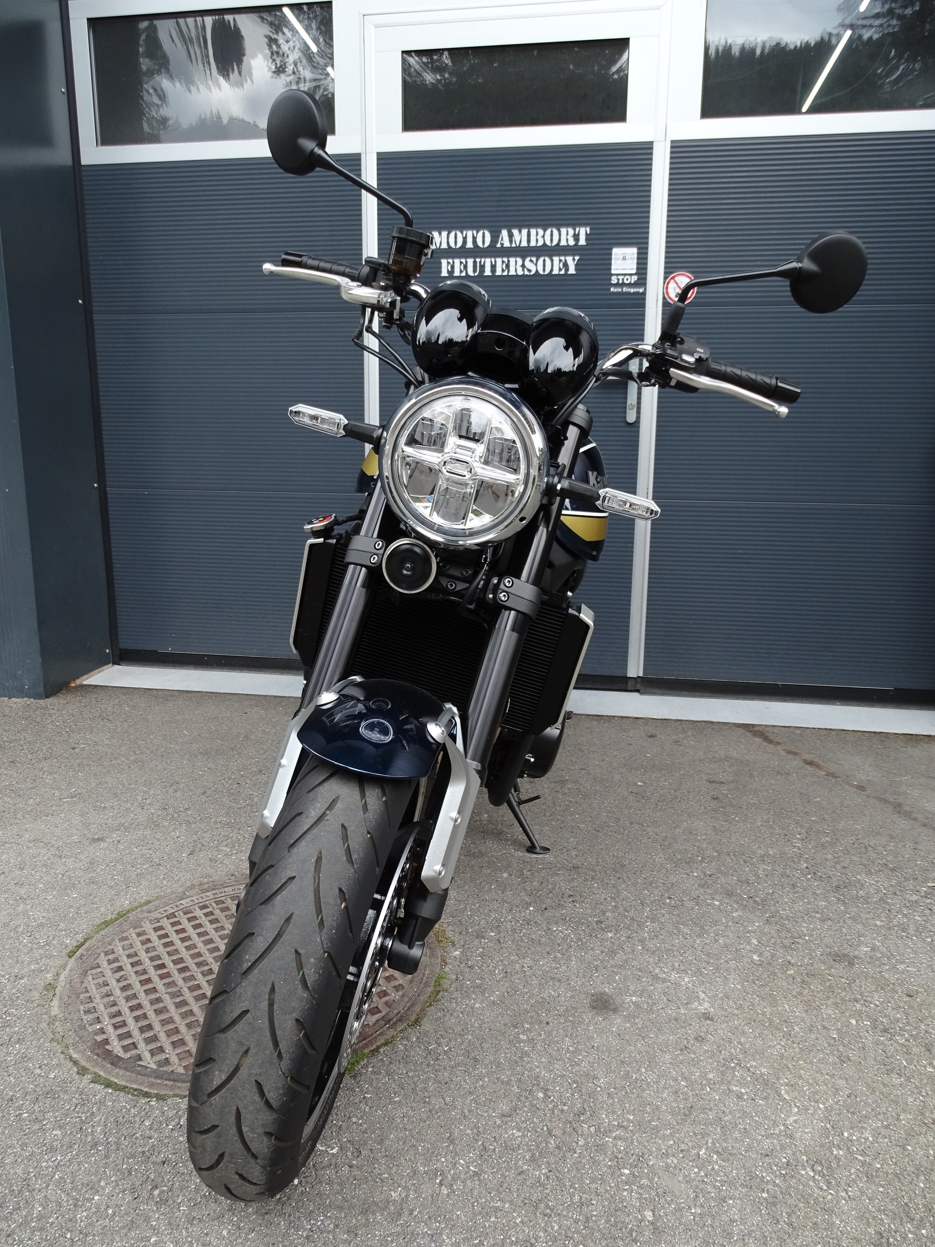 KAWASAKI Z 900 RS SE-image-2