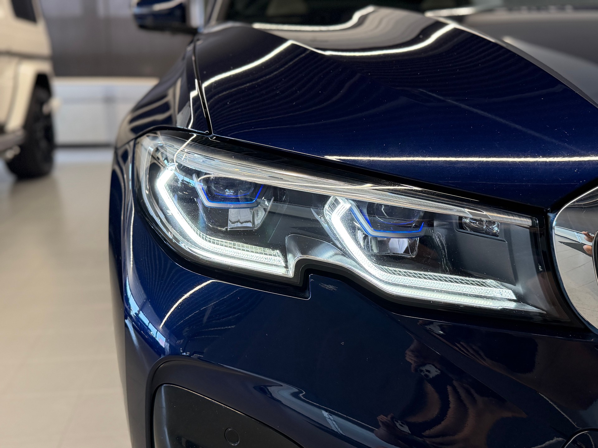 BMW 320d xDrive M Sport Steptronic-image-7