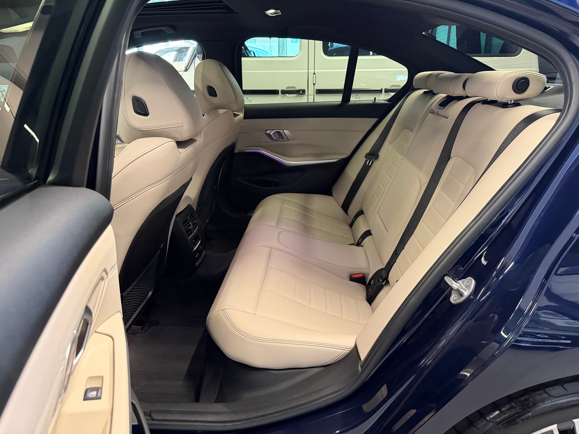 BMW 320d xDrive M Sport Steptronic-image-29