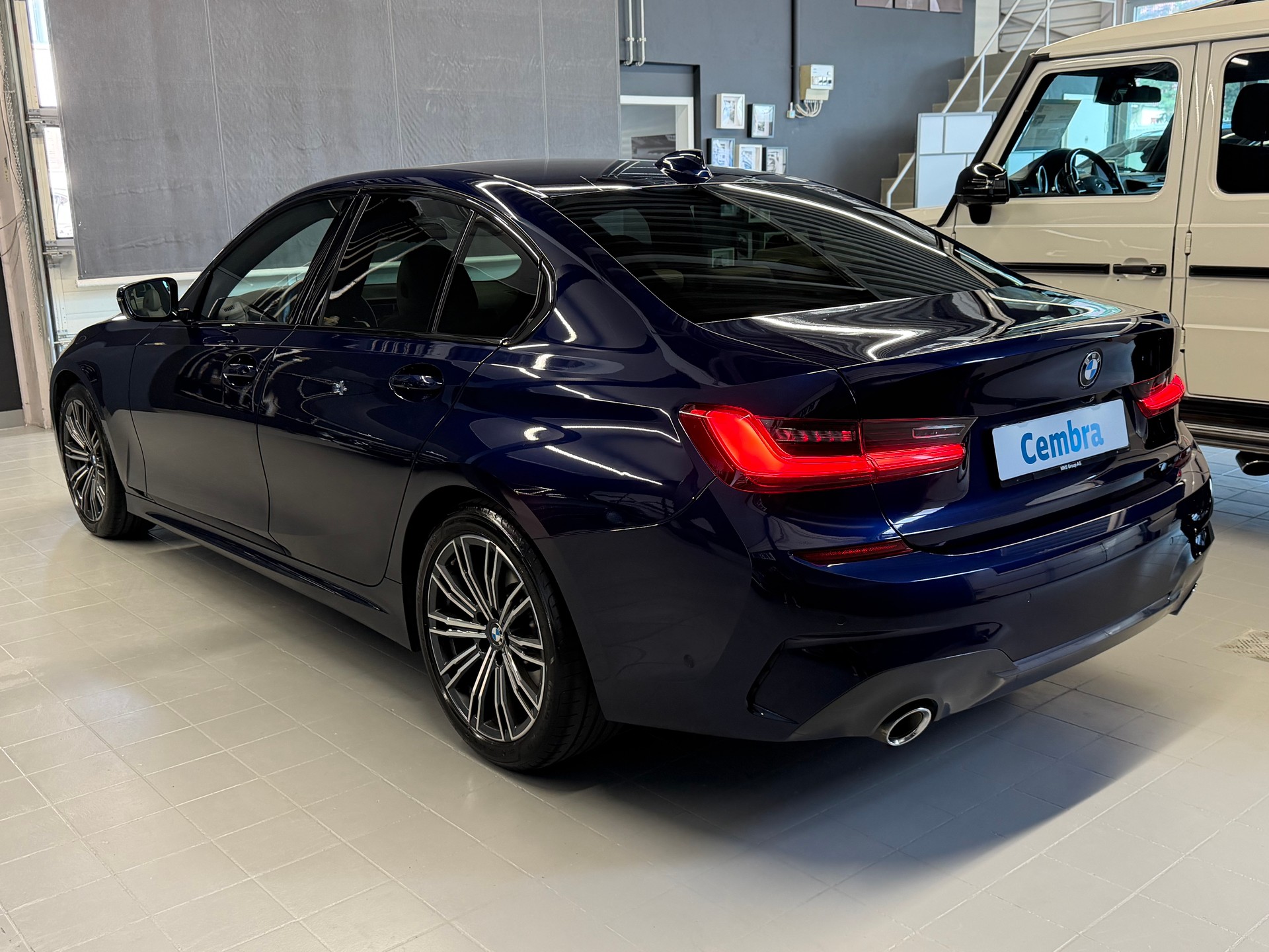 BMW 320d xDrive M Sport Steptronic-image-4