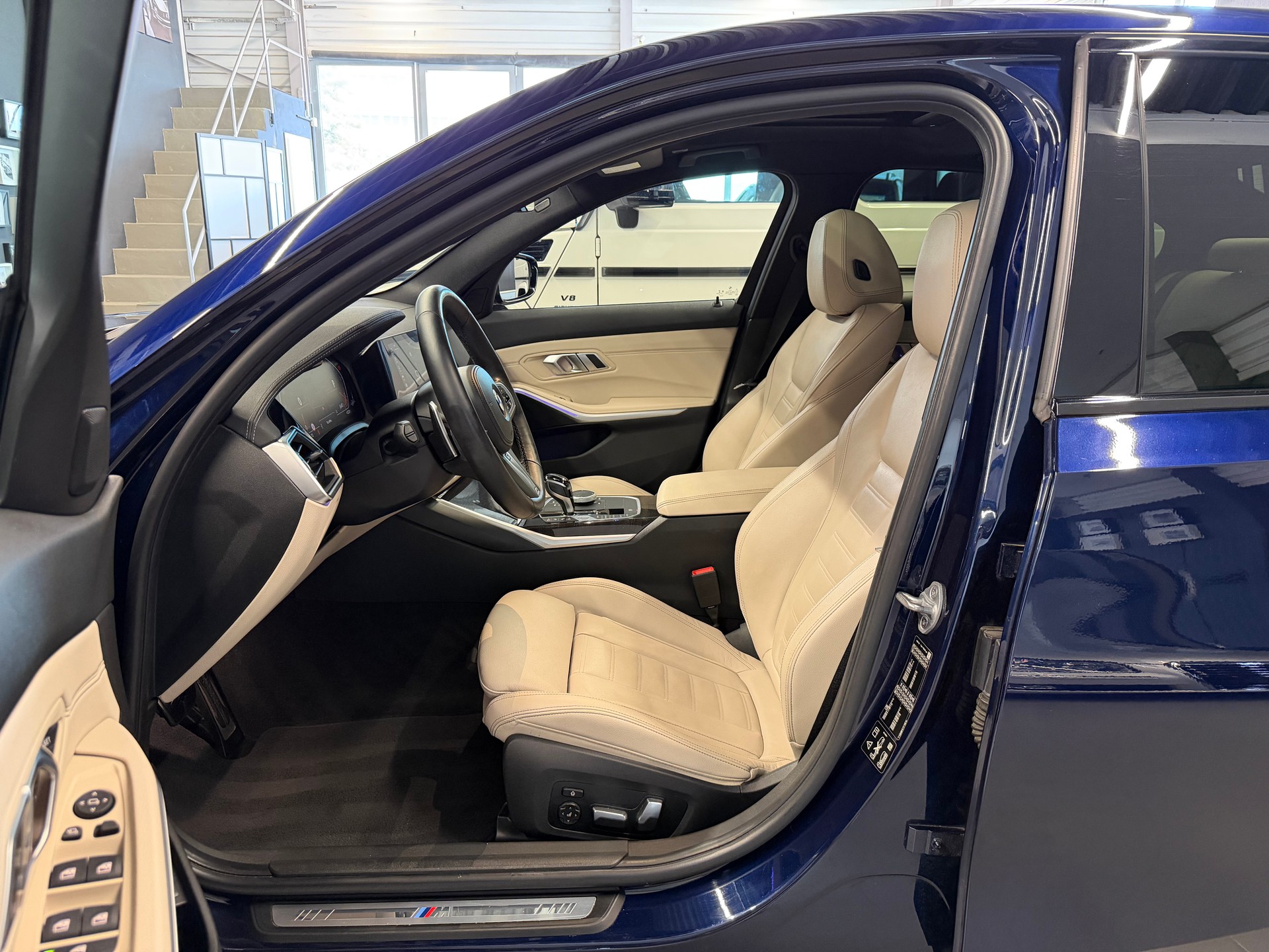 BMW 320d xDrive M Sport Steptronic-image-9