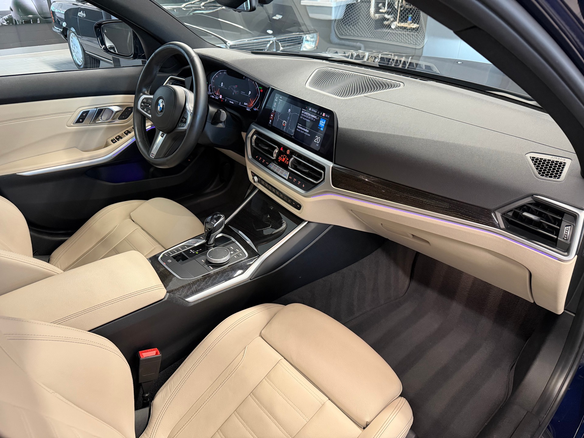 BMW 320d xDrive M Sport Steptronic-image-13
