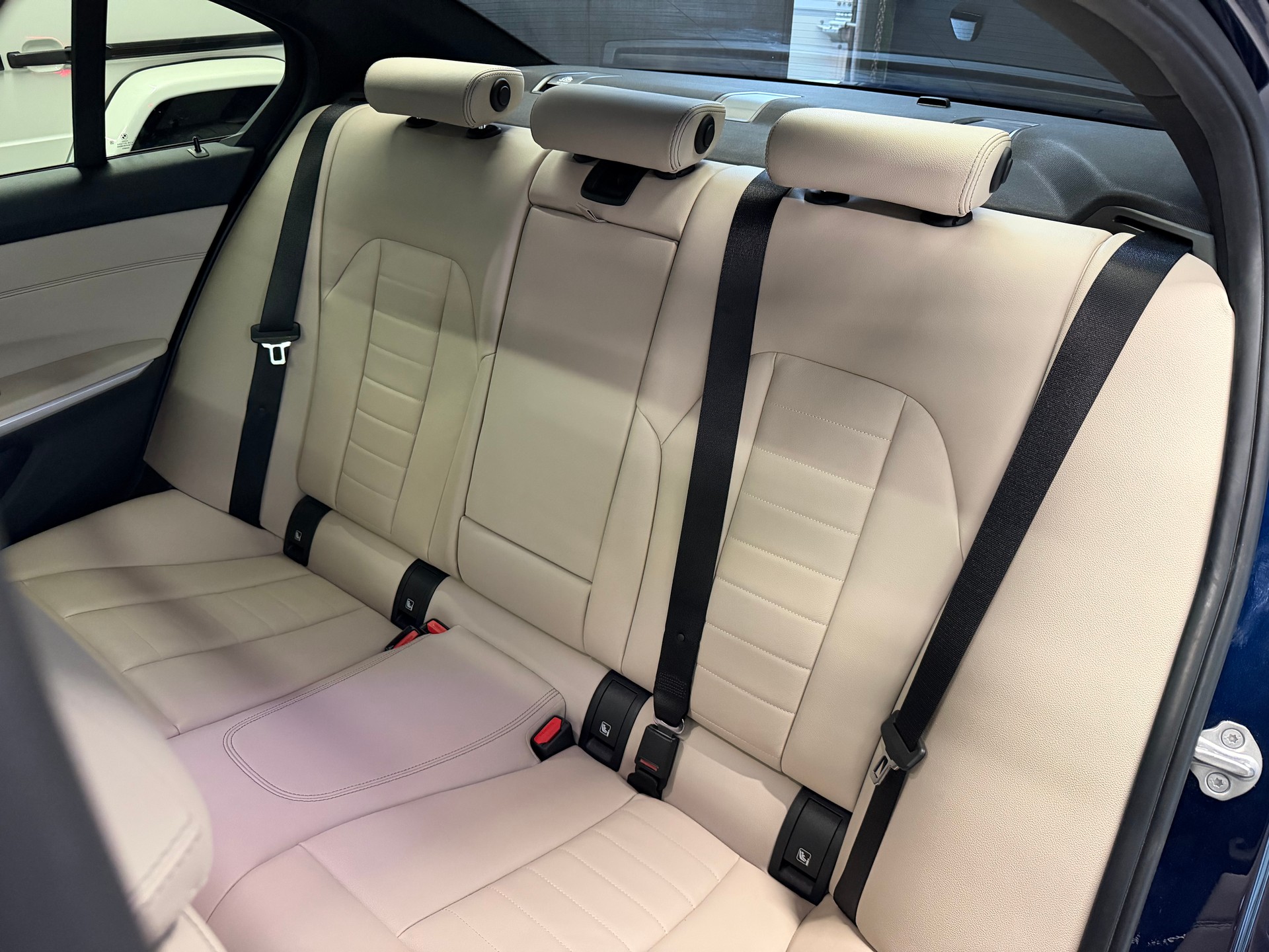 BMW 320d xDrive M Sport Steptronic-image-31