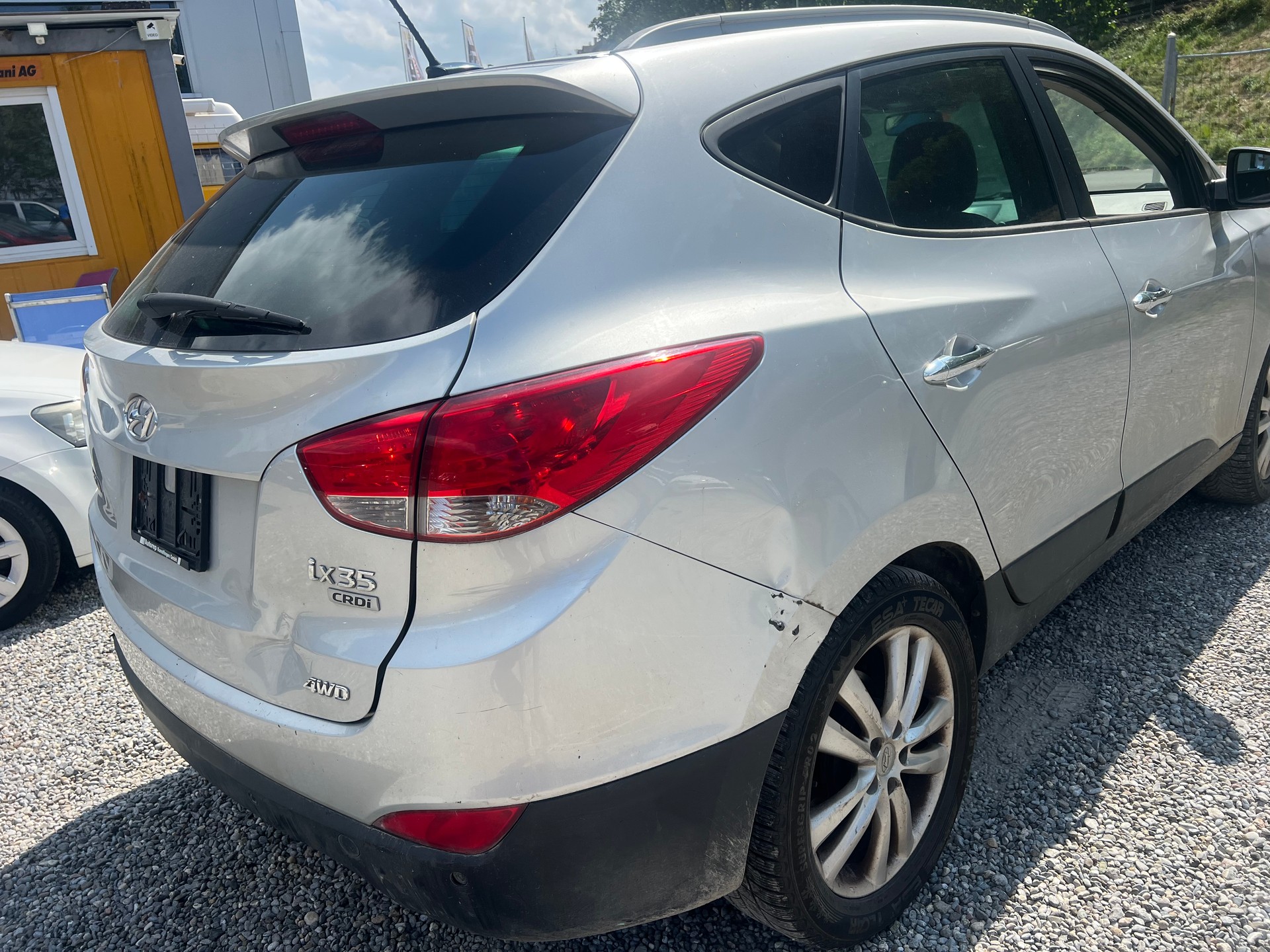 HYUNDAI iX 35 2.0 CRDi Style 4WD Automatic-image-3