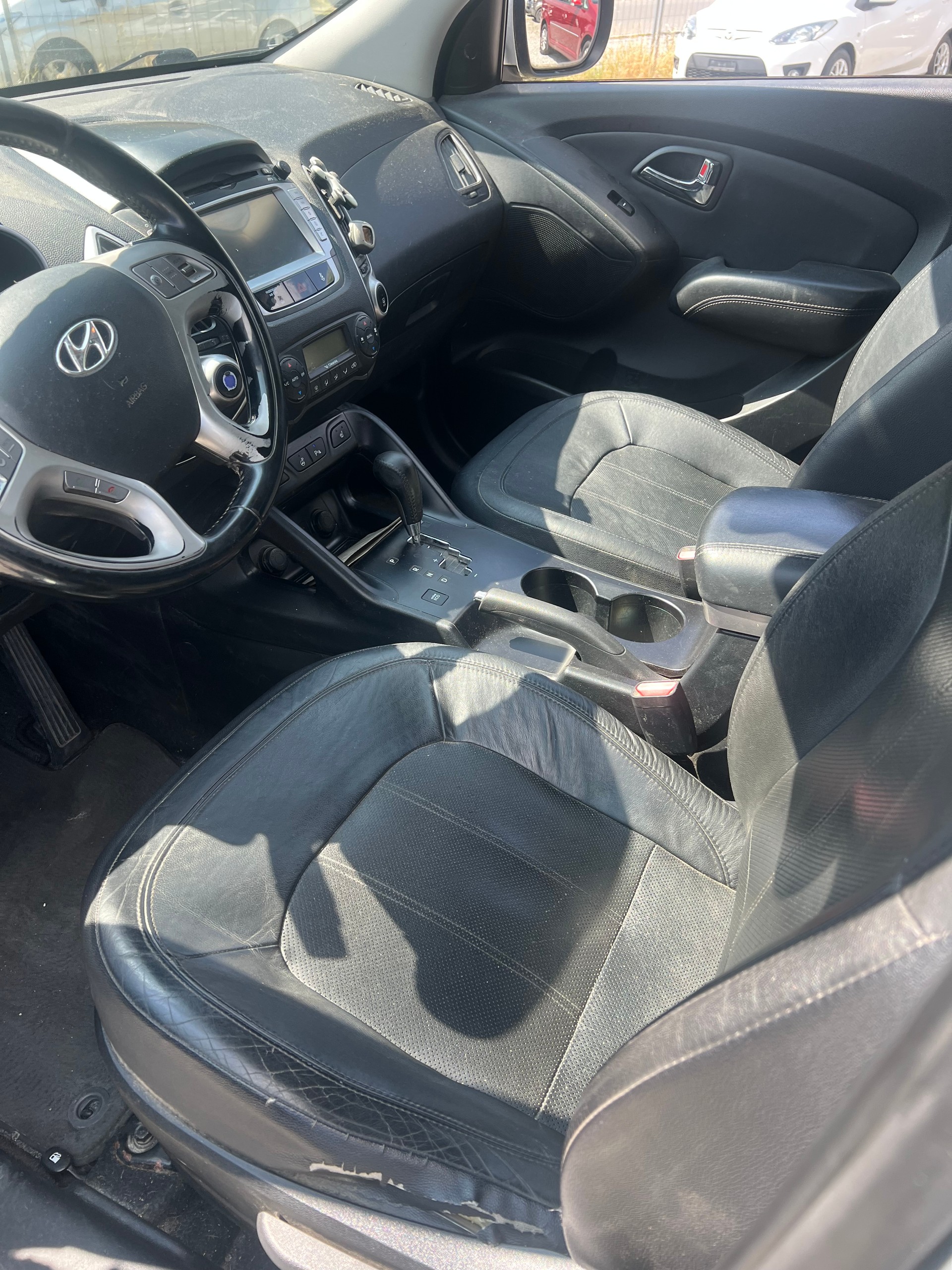 HYUNDAI iX 35 2.0 CRDi Style 4WD Automatic-image-6