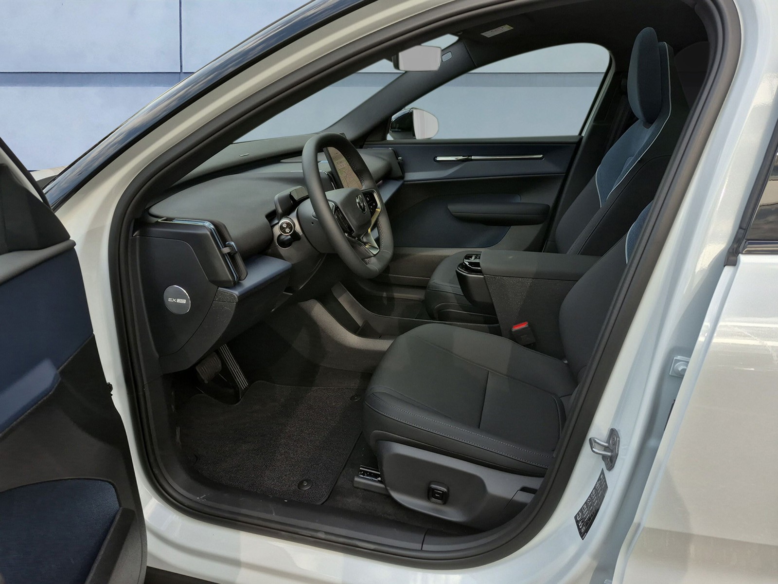 VOLVO EX 30 E60 Ultra RWD-image-9