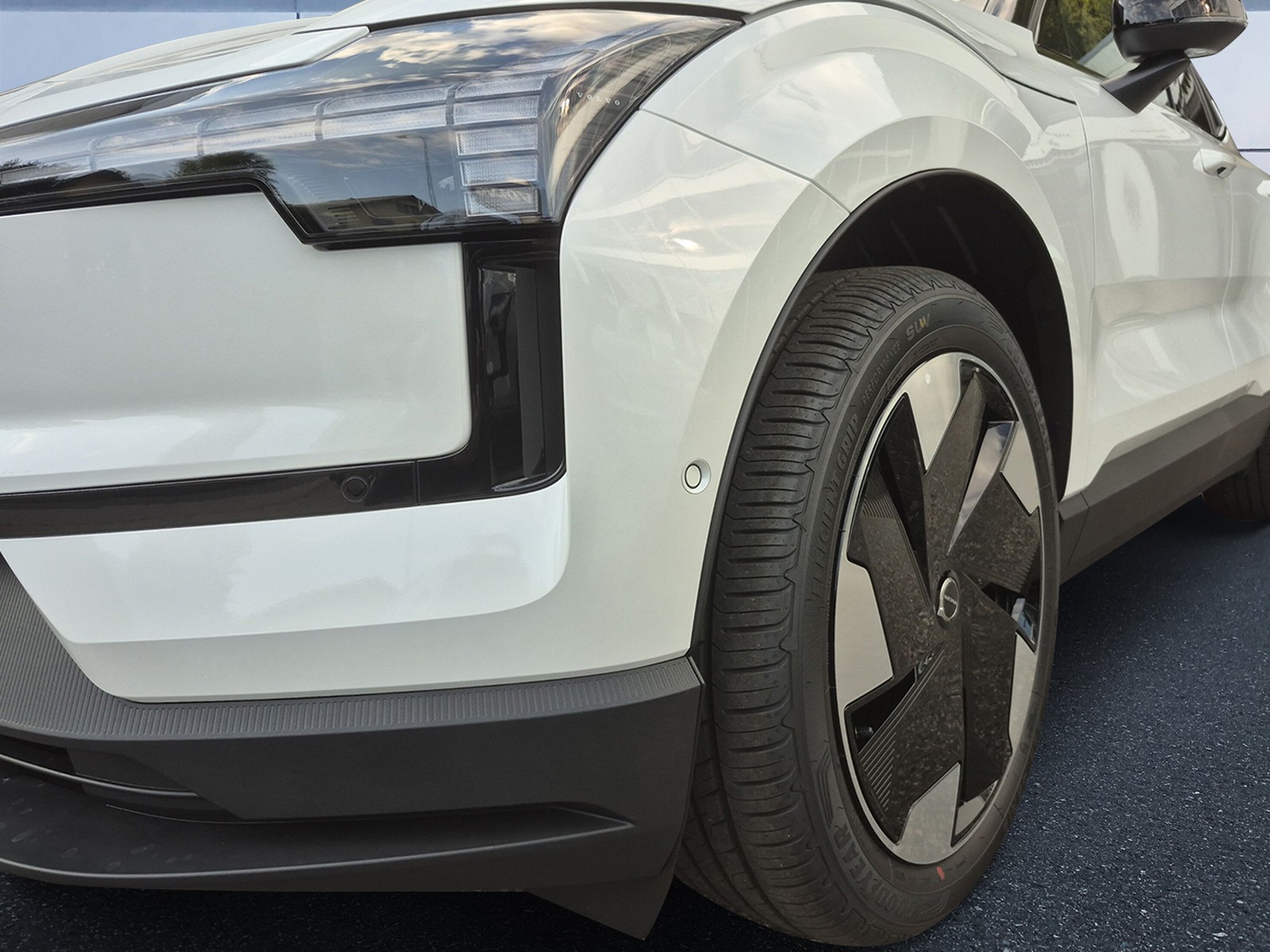 VOLVO EX 30 E60 Ultra RWD-image-8
