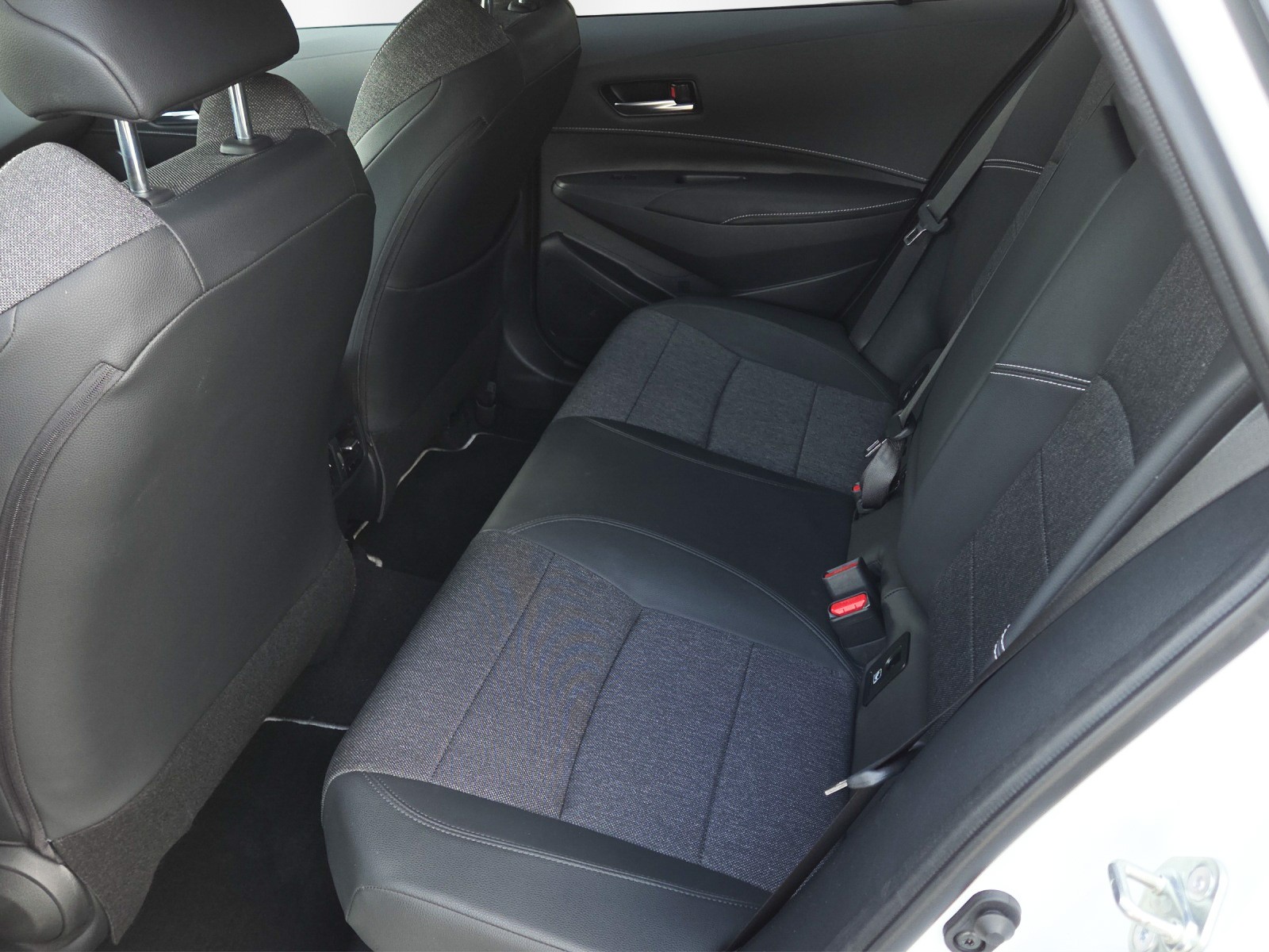 TOYOTA Corolla Touring Sports 2.0 HSD Trend e-CVT-image-10