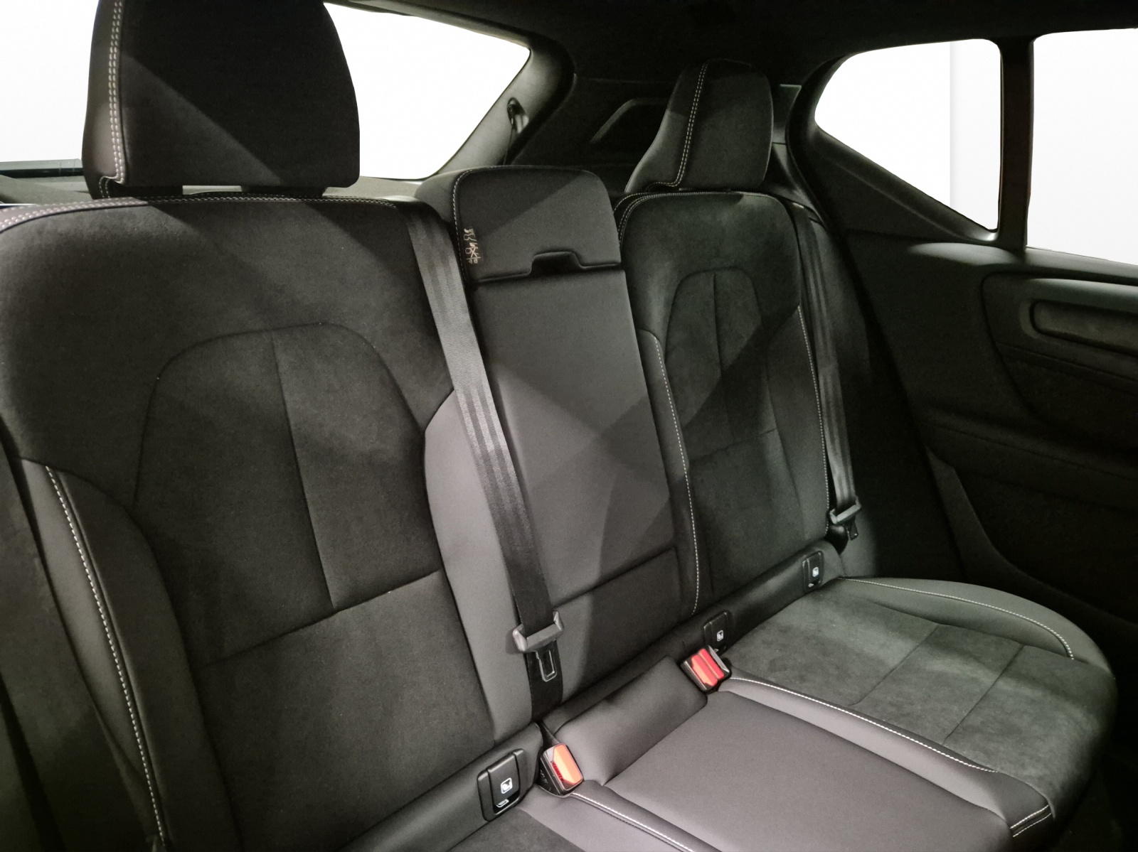 VOLVO EX40 Twin Performance Ultra AWD-image-16