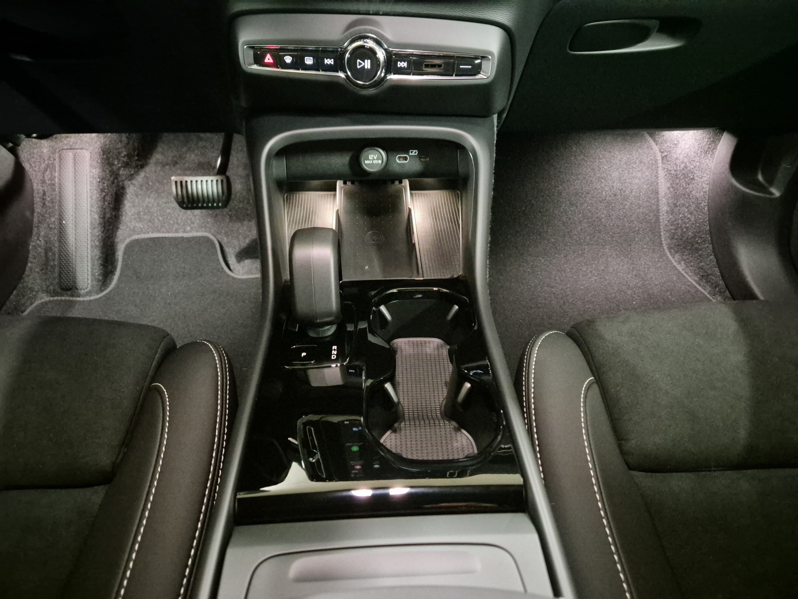 VOLVO EX40 Twin Performance Ultra AWD-image-14