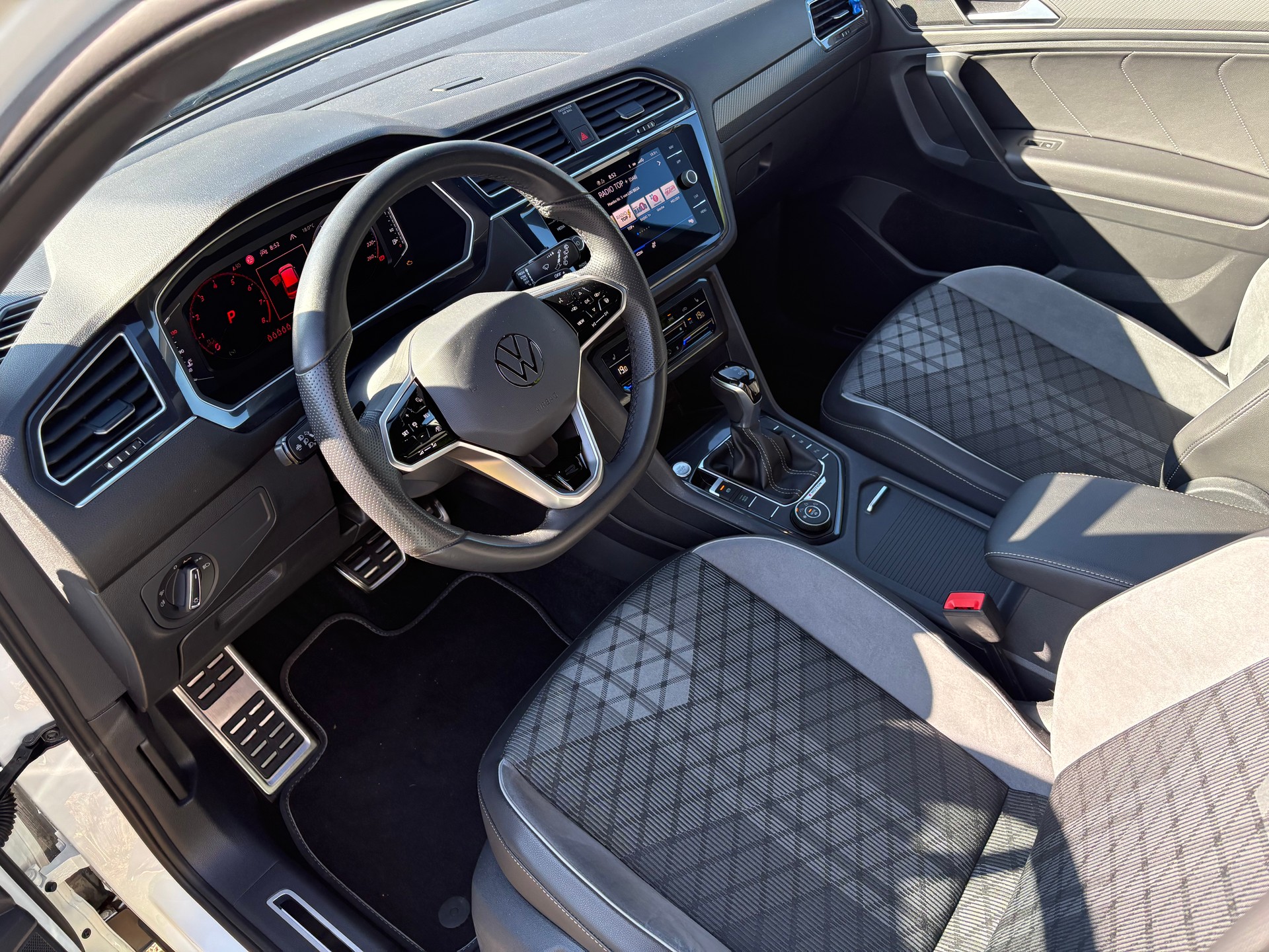VW Allspace 2.0TSI R-Line, Standheizung, Werksgarantie bis 24.03.2030, 7-Plätzer, 8-fach Bereift-image-1