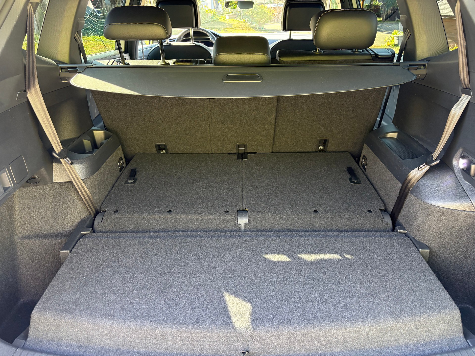 VW Allspace 2.0TSI R-Line, Standheizung, Werksgarantie bis 24.03.2030, 7-Plätzer, 8-fach Bereift-image-3