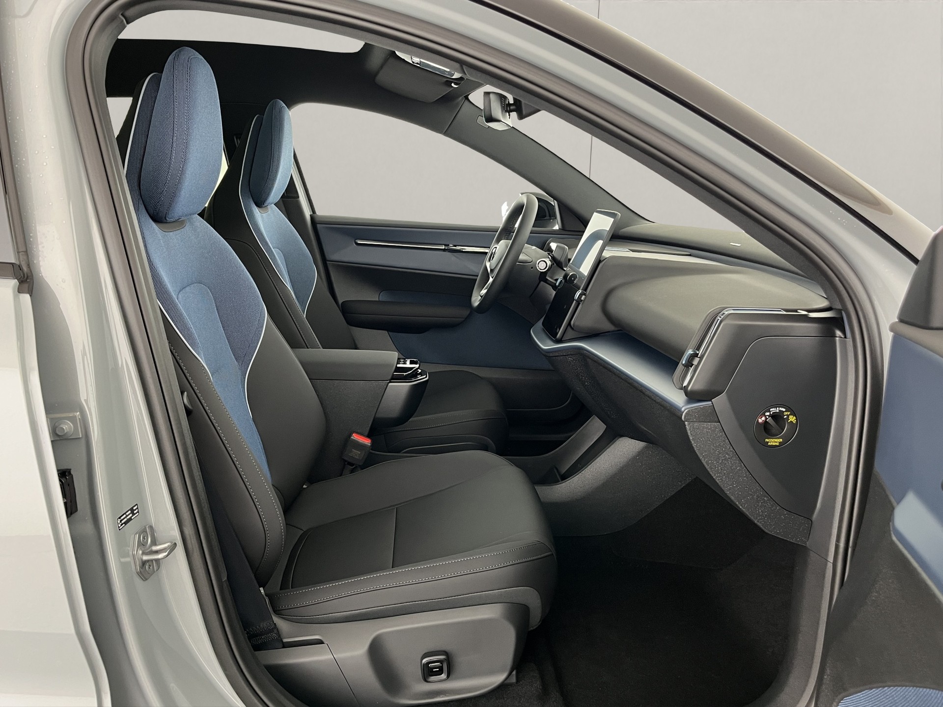 VOLVO EX30 P8 AWD-image-13