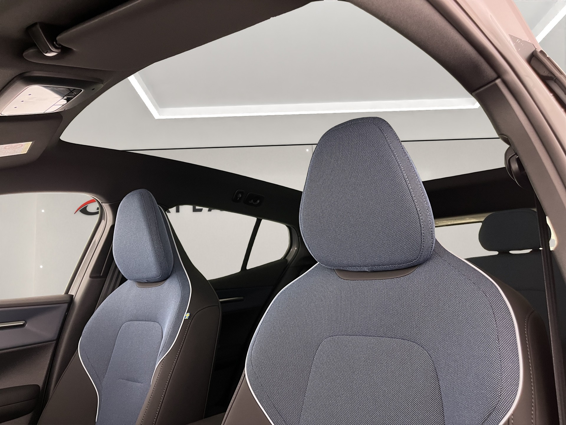 VOLVO EX30 P8 AWD-image-17