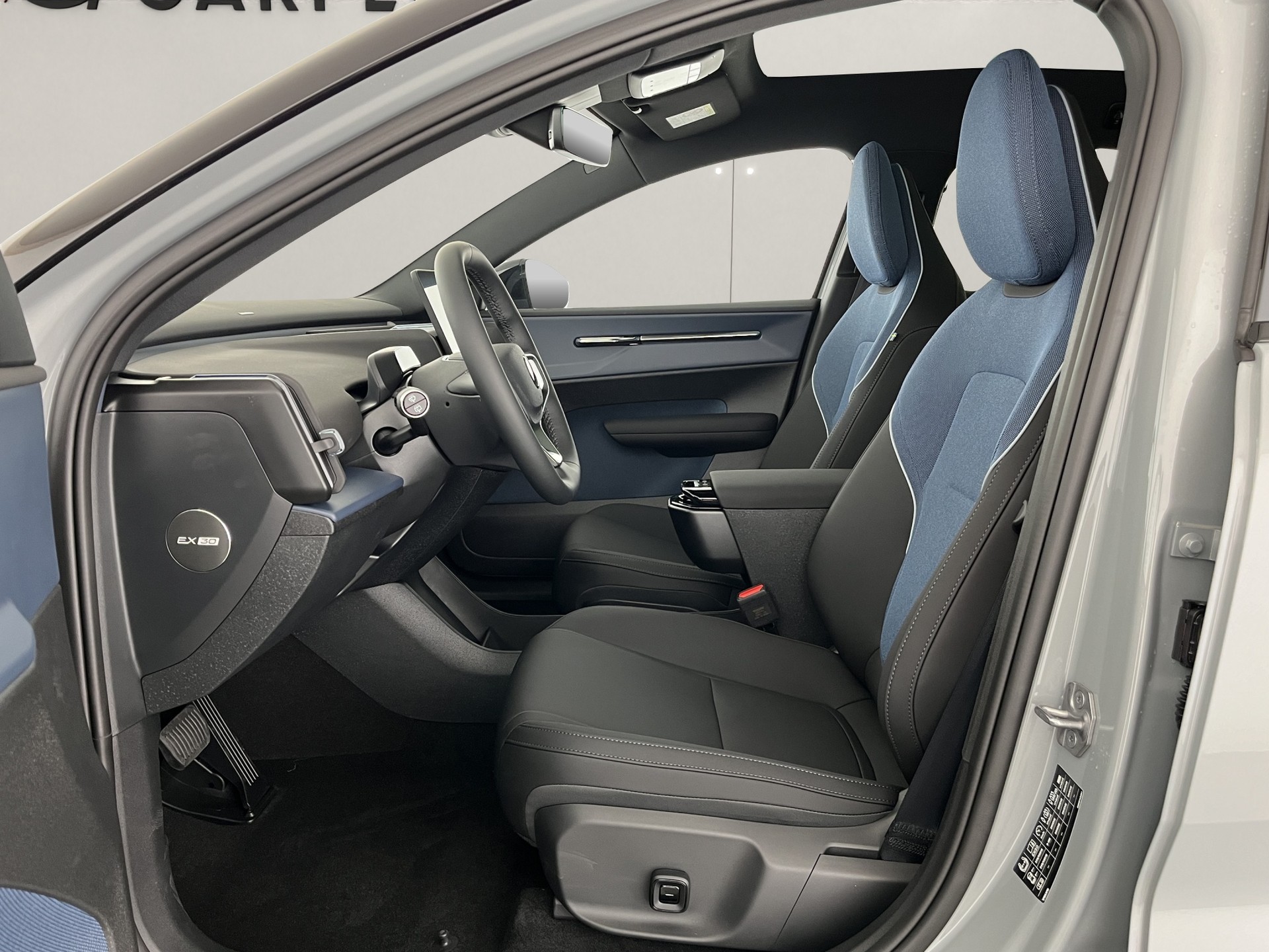 VOLVO EX30 P8 AWD-image-8