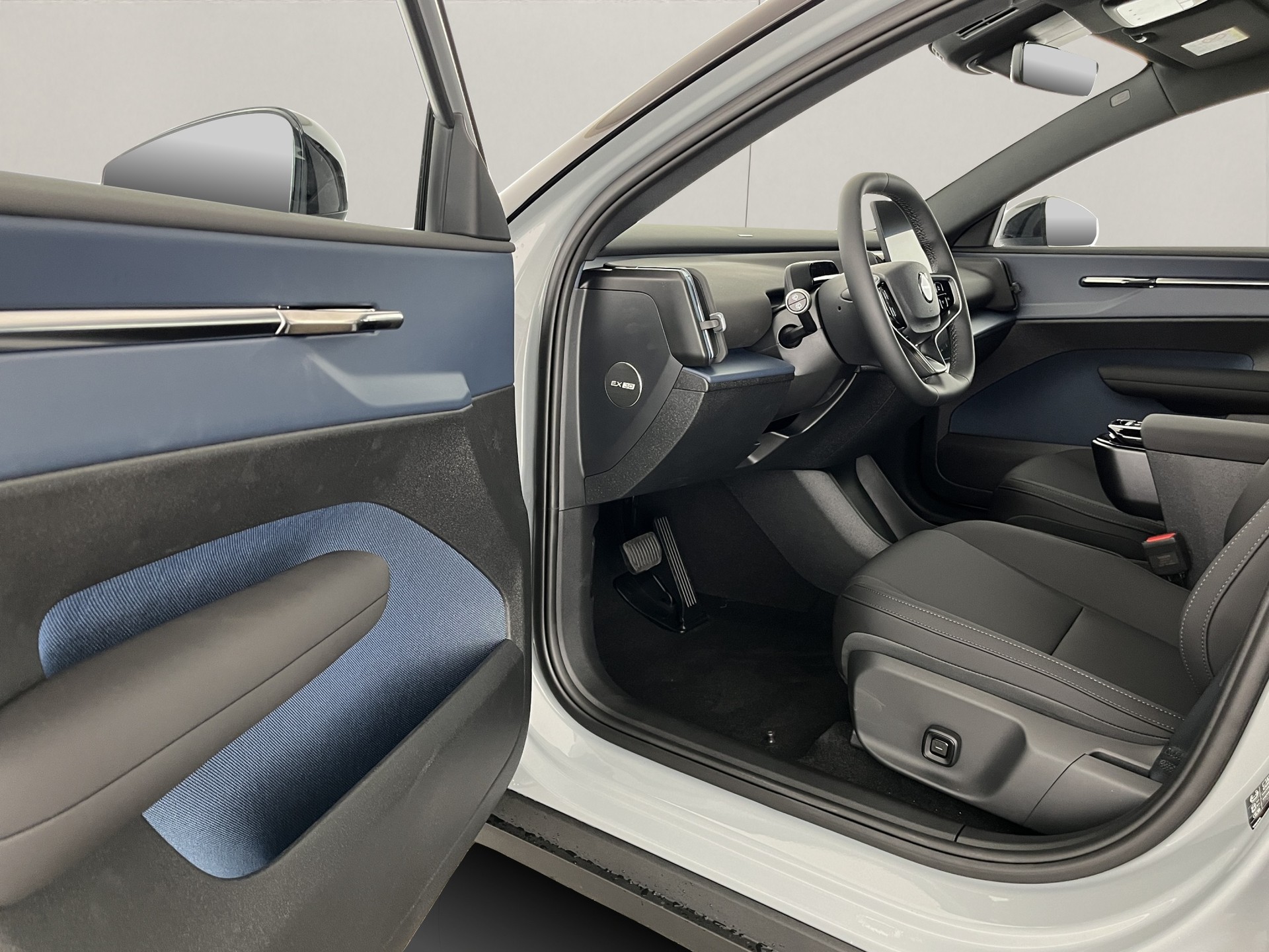 VOLVO EX30 P8 AWD-image-7