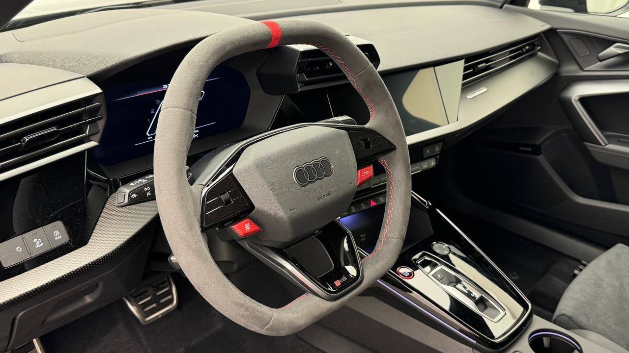 AUDI RS3 Sportback 2.5 TSI quattro S-tronic-image-6