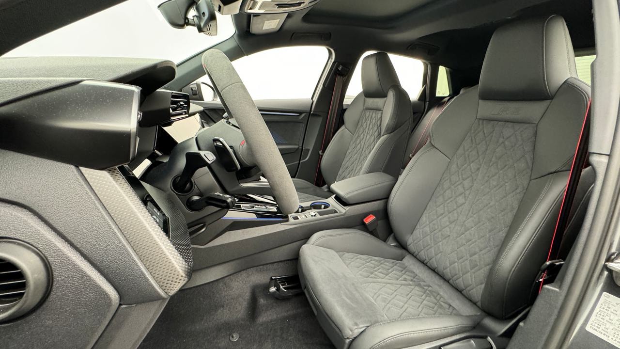 AUDI RS3 Sportback 2.5 TSI quattro S-tronic-image-4