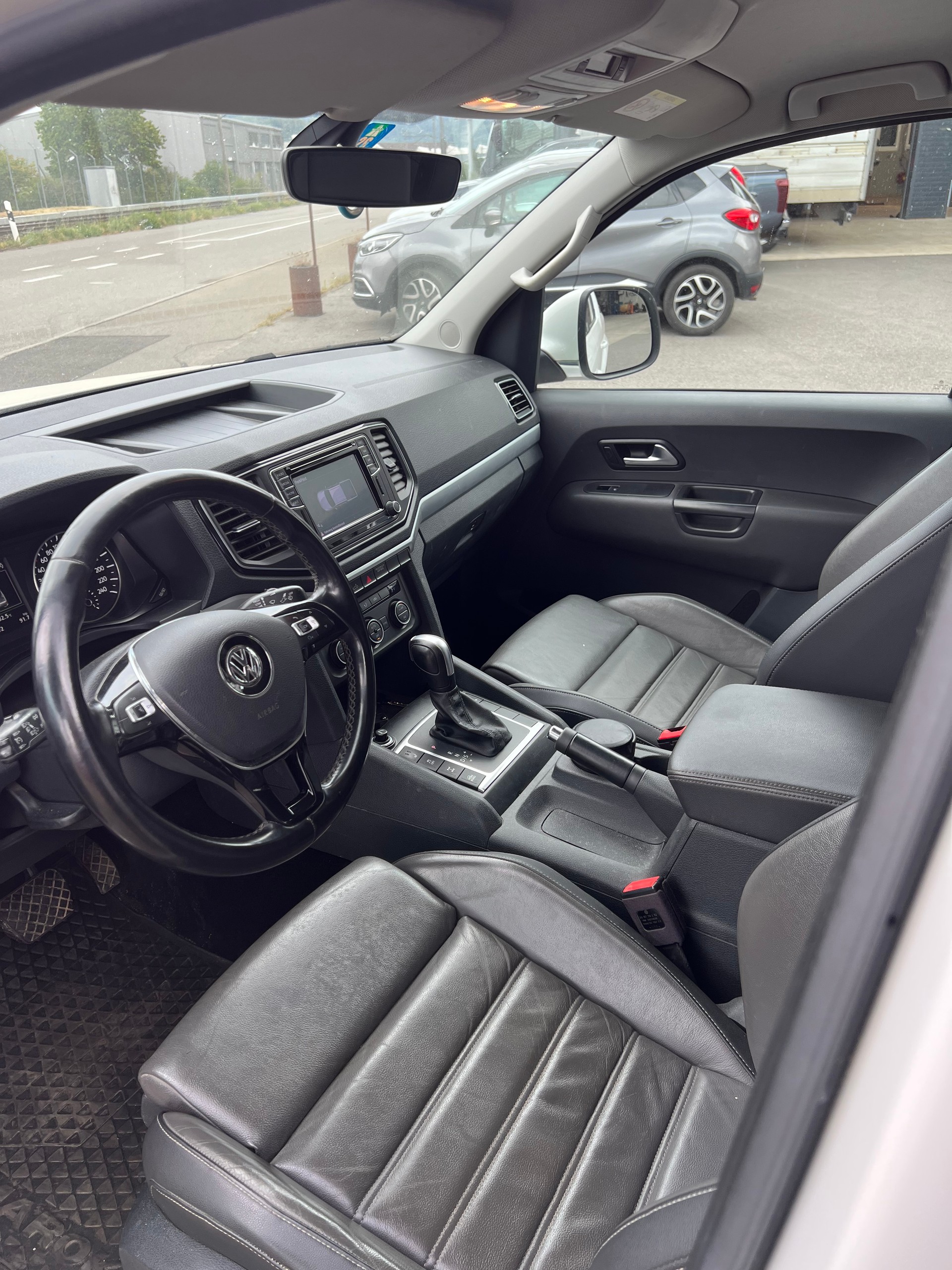 VW Amarok 3.0TDI Crossline 4Motion Automatic-image-5