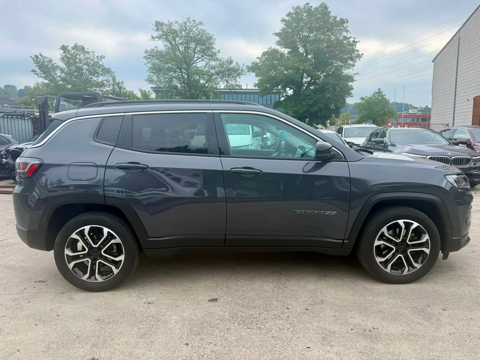 JEEP Compass 4x2 1.5 T MHEV Swiss Limited Plus-image-4
