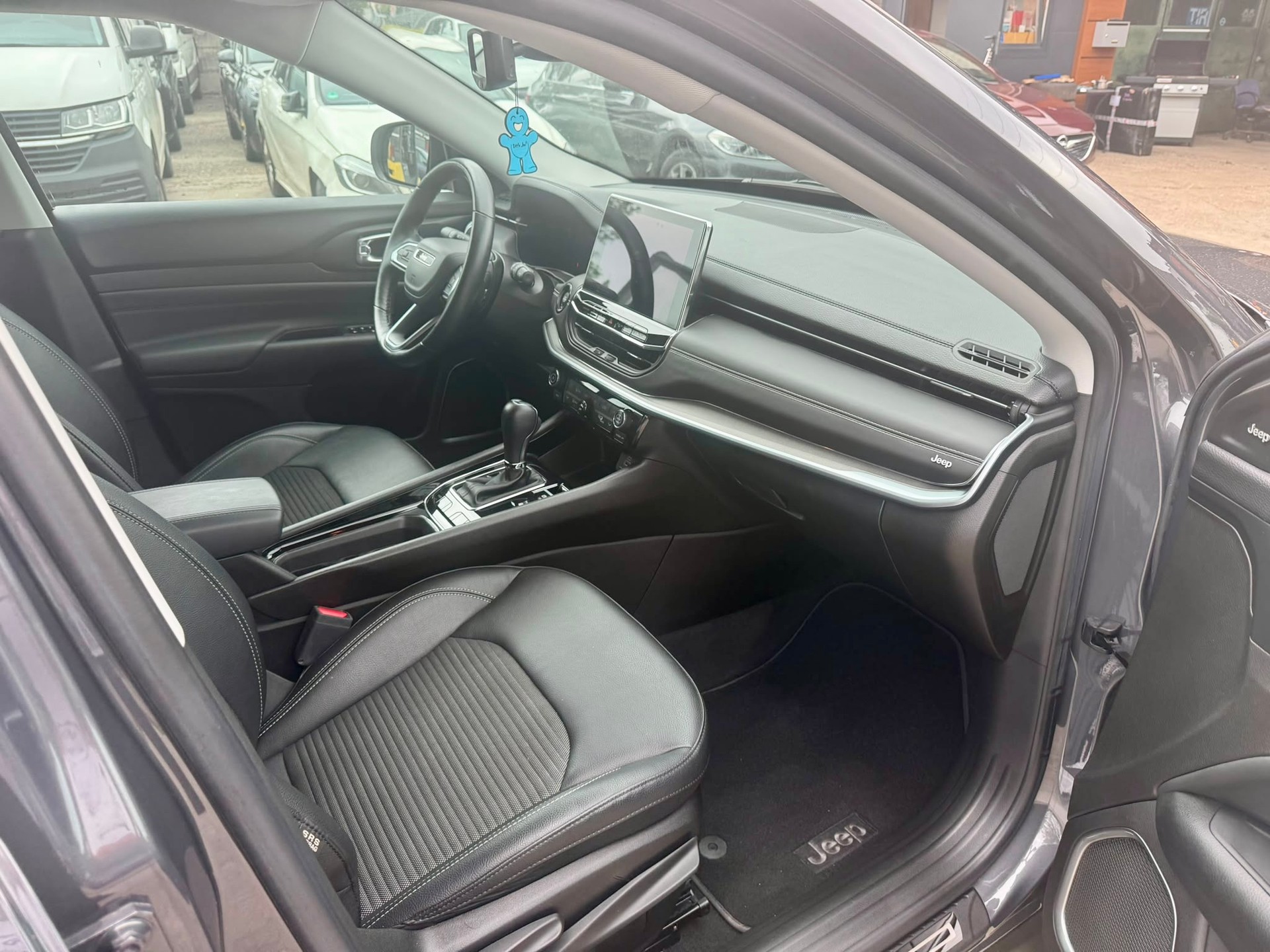 JEEP Compass 4x2 1.5 T MHEV Swiss Limited Plus-image-12