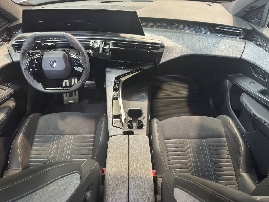 PEUGEOT 3008 1.2 Hybrid GT-image-9