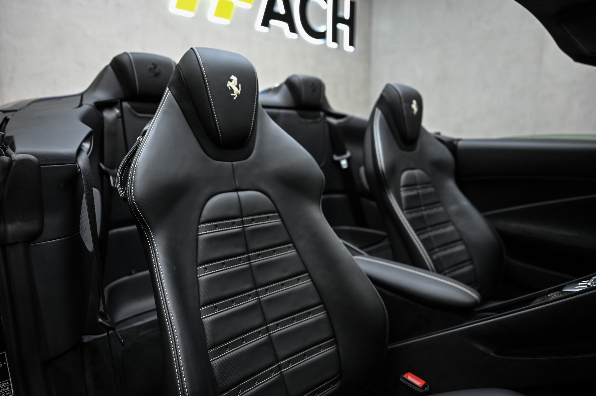 FERRARI Roma Spider 3.9 Turbo-image-33