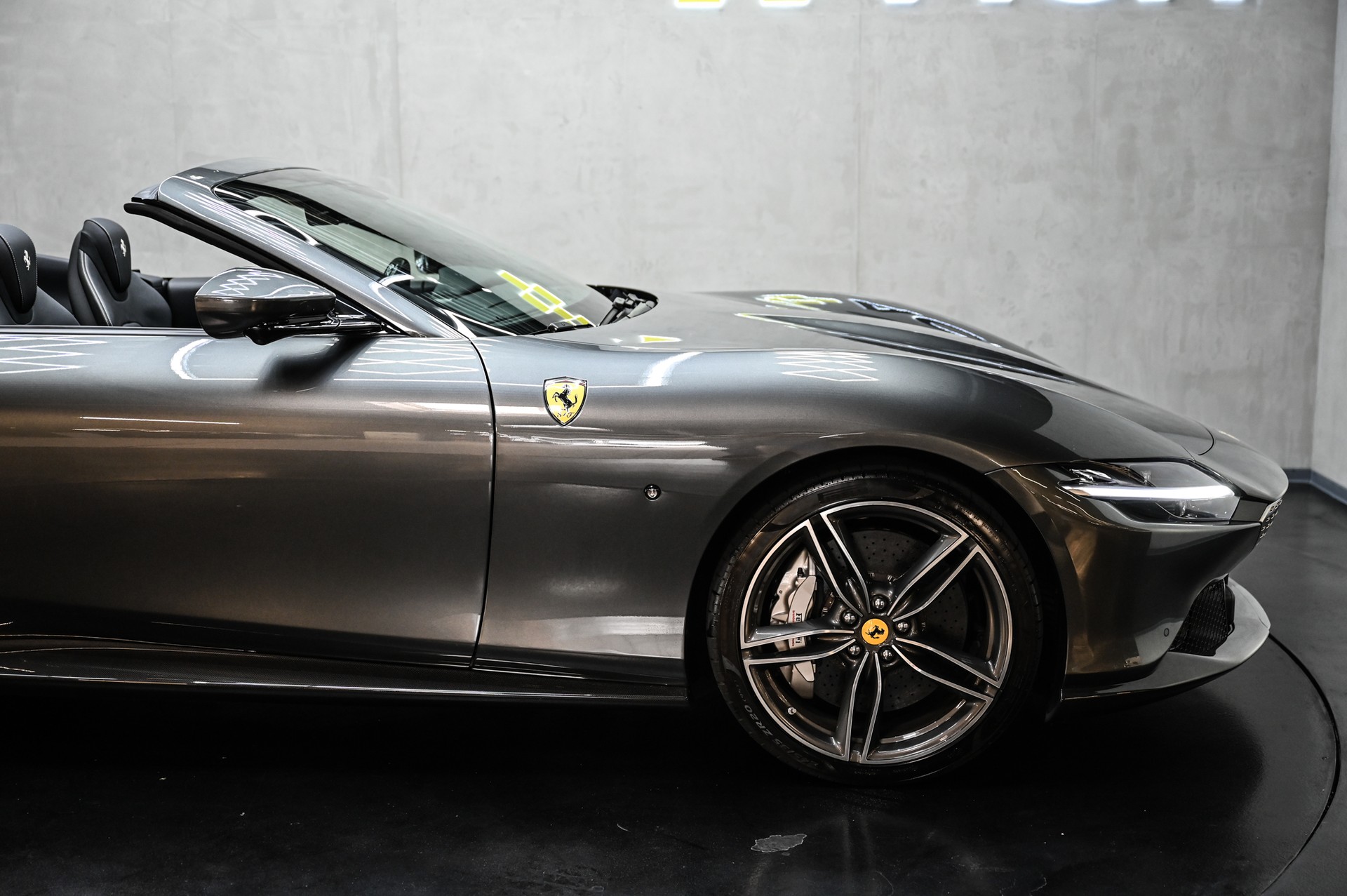 FERRARI Roma Spider 3.9 Turbo-image-15