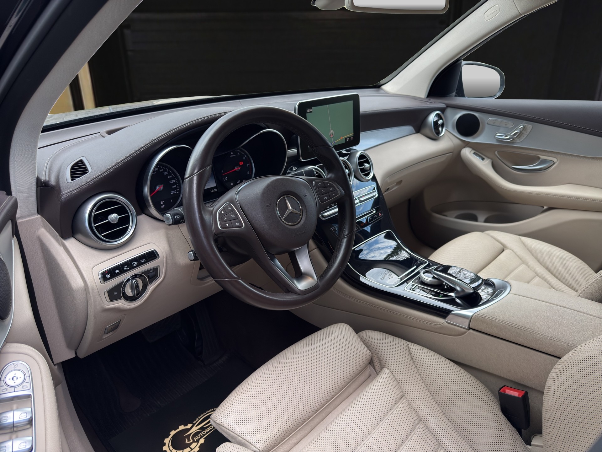 MERCEDES-BENZ GLC 250 4Matic 9G-Tronic-image-8