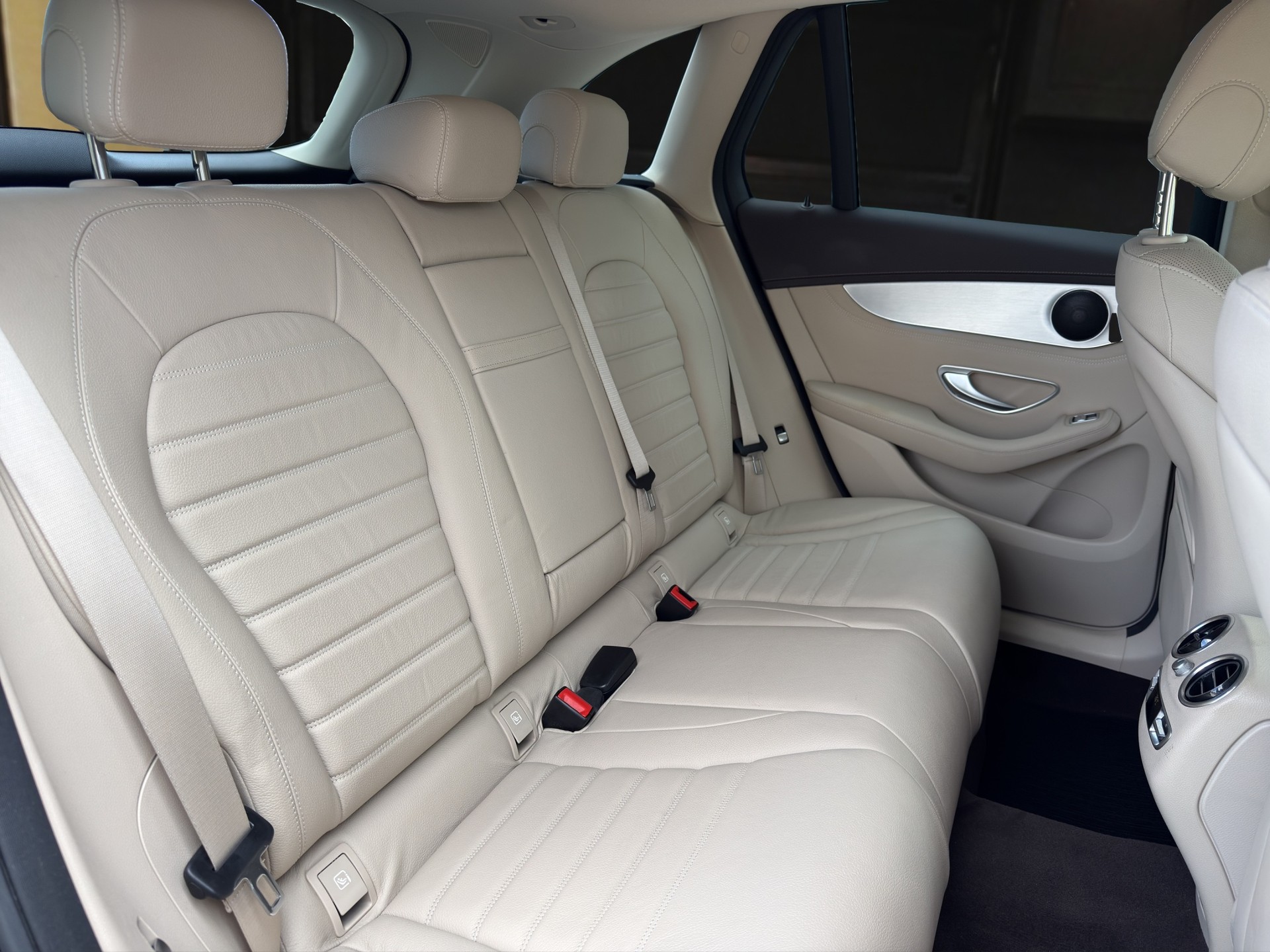 MERCEDES-BENZ GLC 250 4Matic 9G-Tronic-image-12