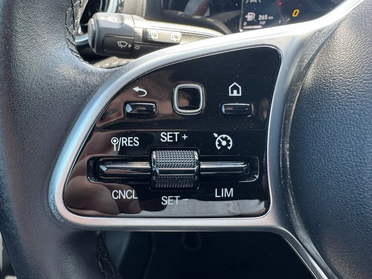 MERCEDES-BENZ A 200 d 8G-DCT-image-15