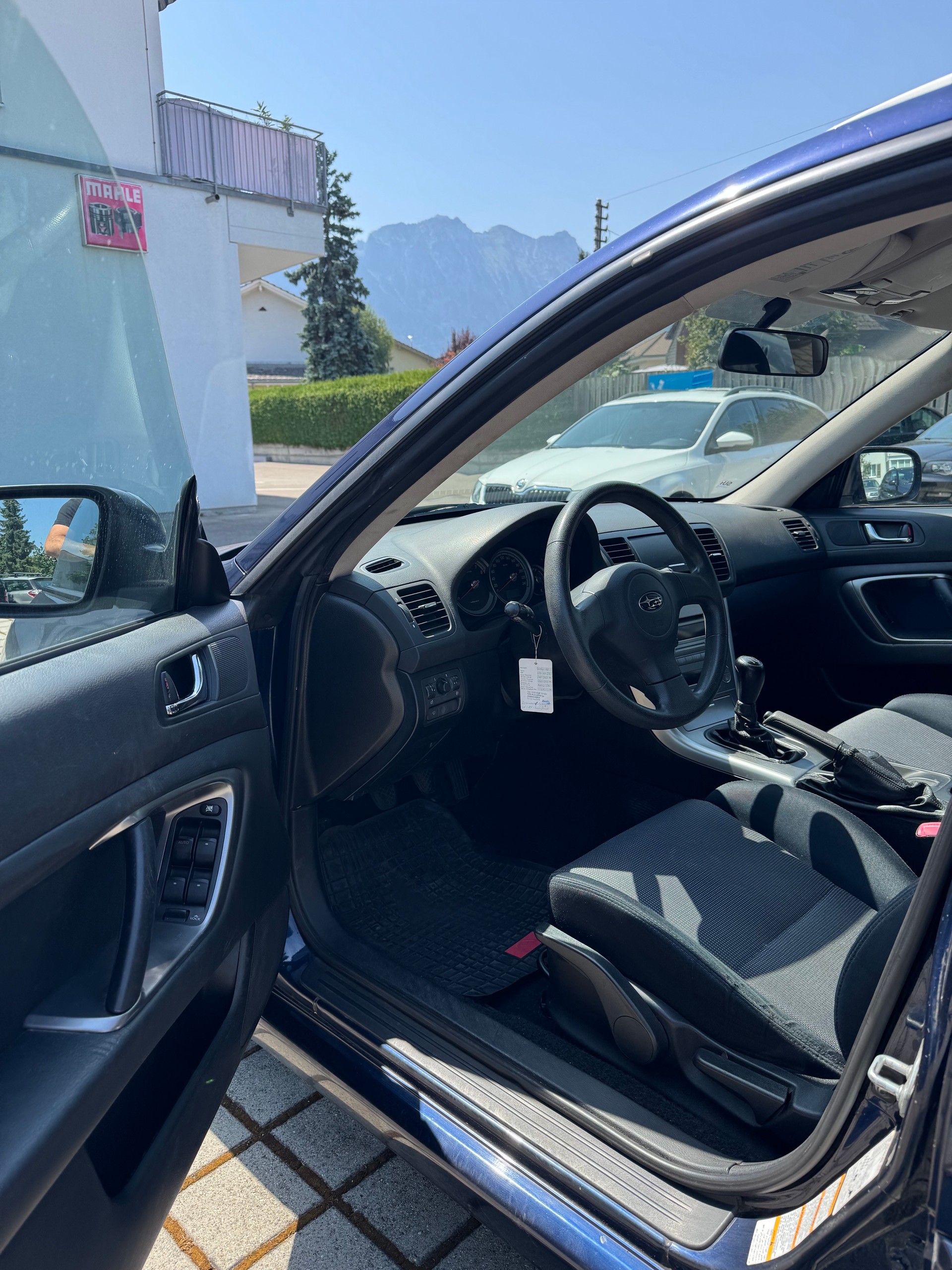 SUBARU Legacy 2.0i AWD Swiss-image-4