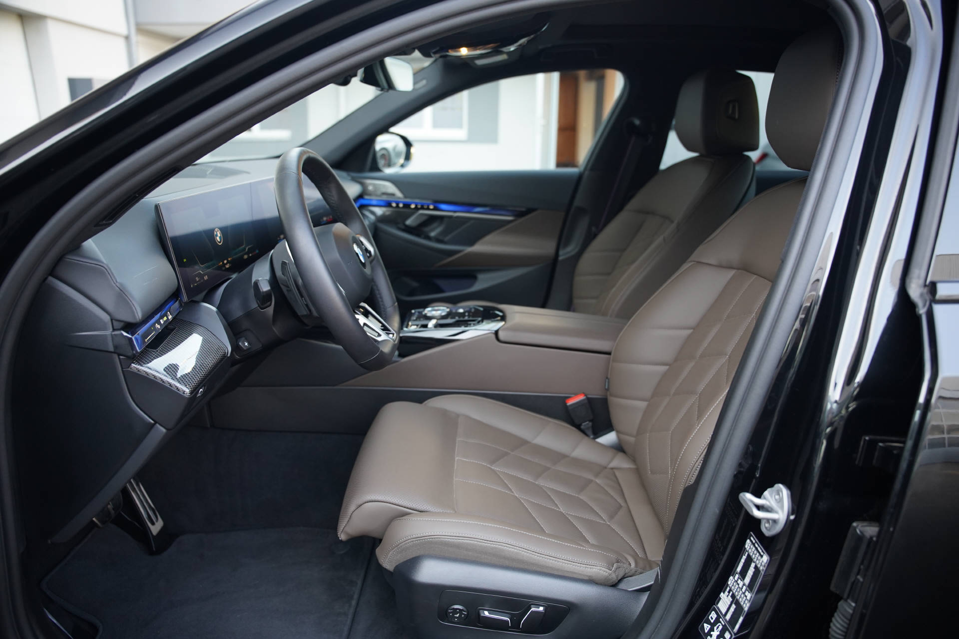 BMW 540d xDrive 48V M Sport Pro Steptronic-image-7