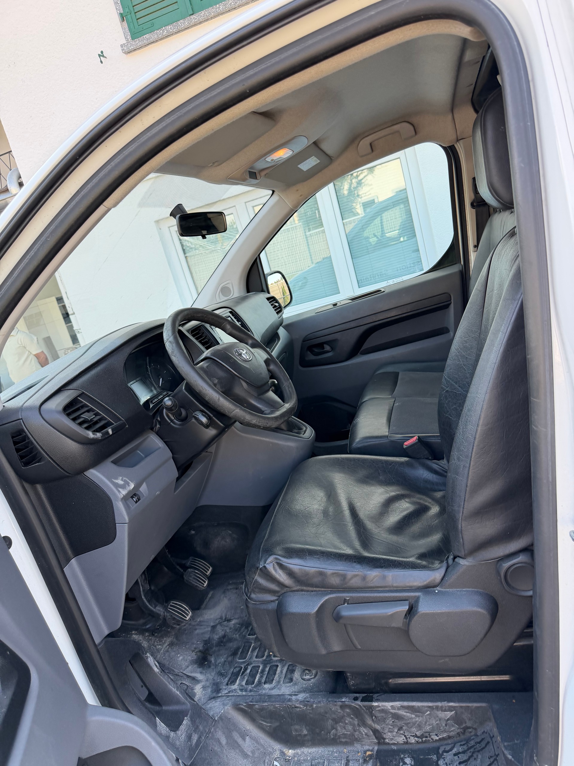 TOYOTA Proace 1.6D Glass Van L1 Terra-image-5